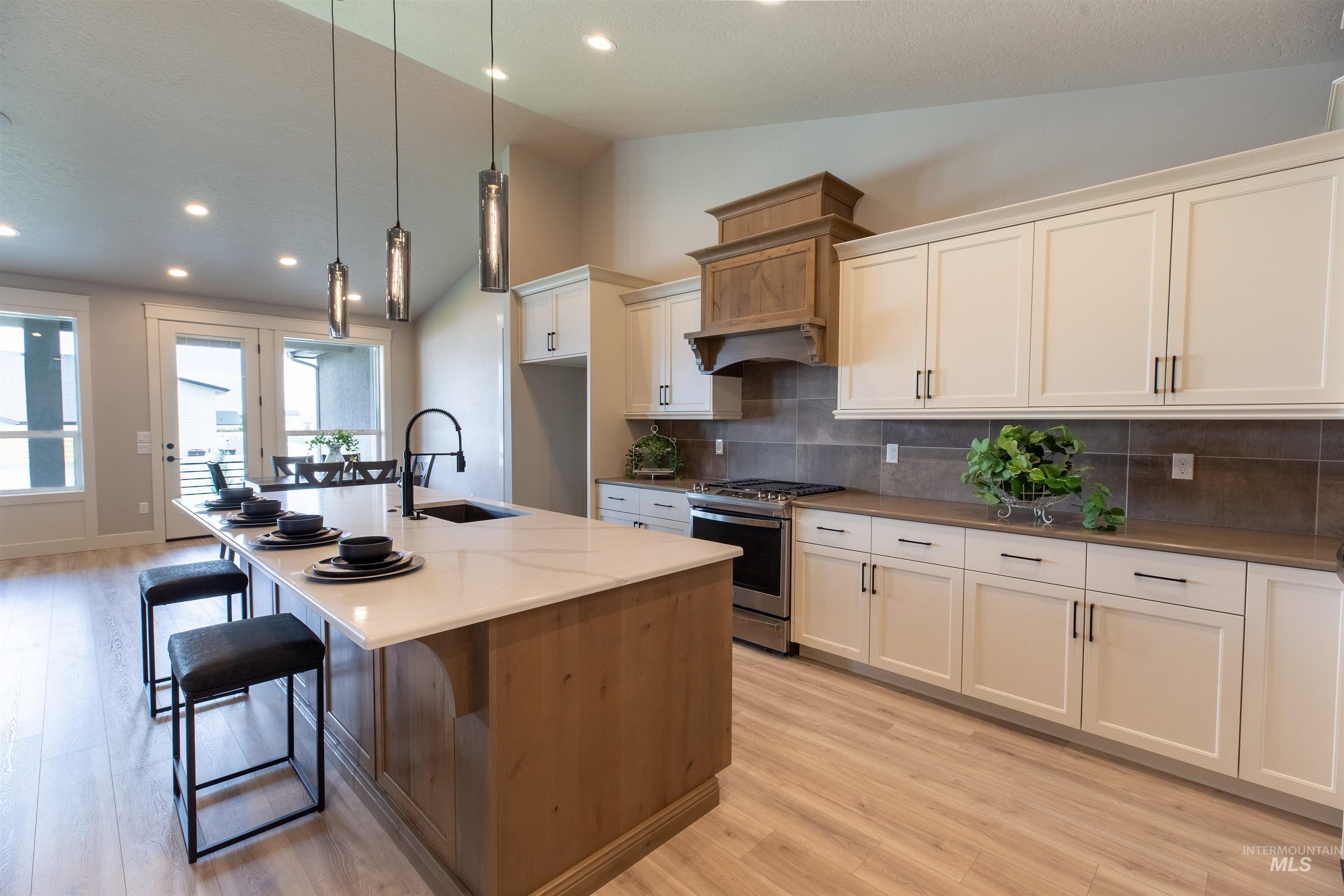 132 E Heliotrope Drive Property Photo 13