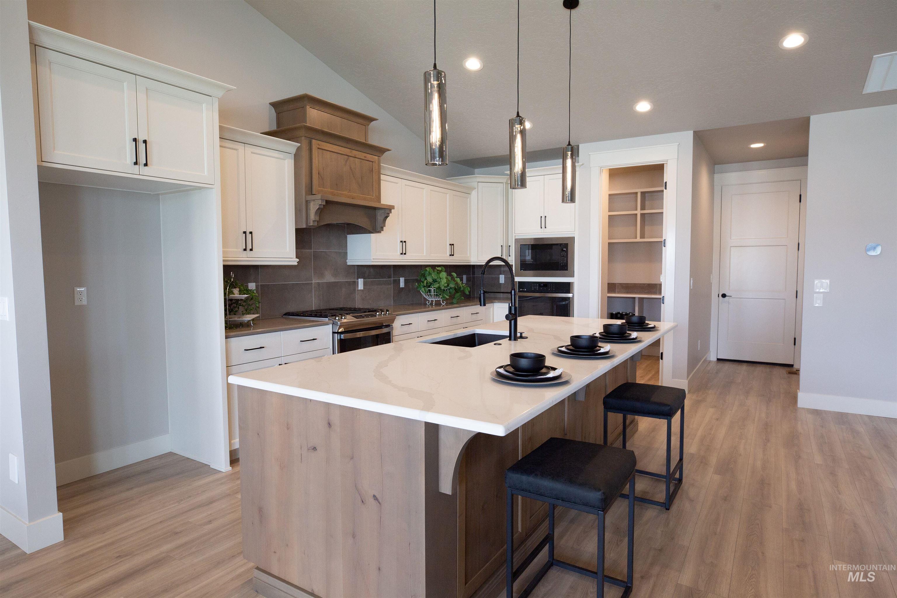 132 E Heliotrope Drive Property Photo 14