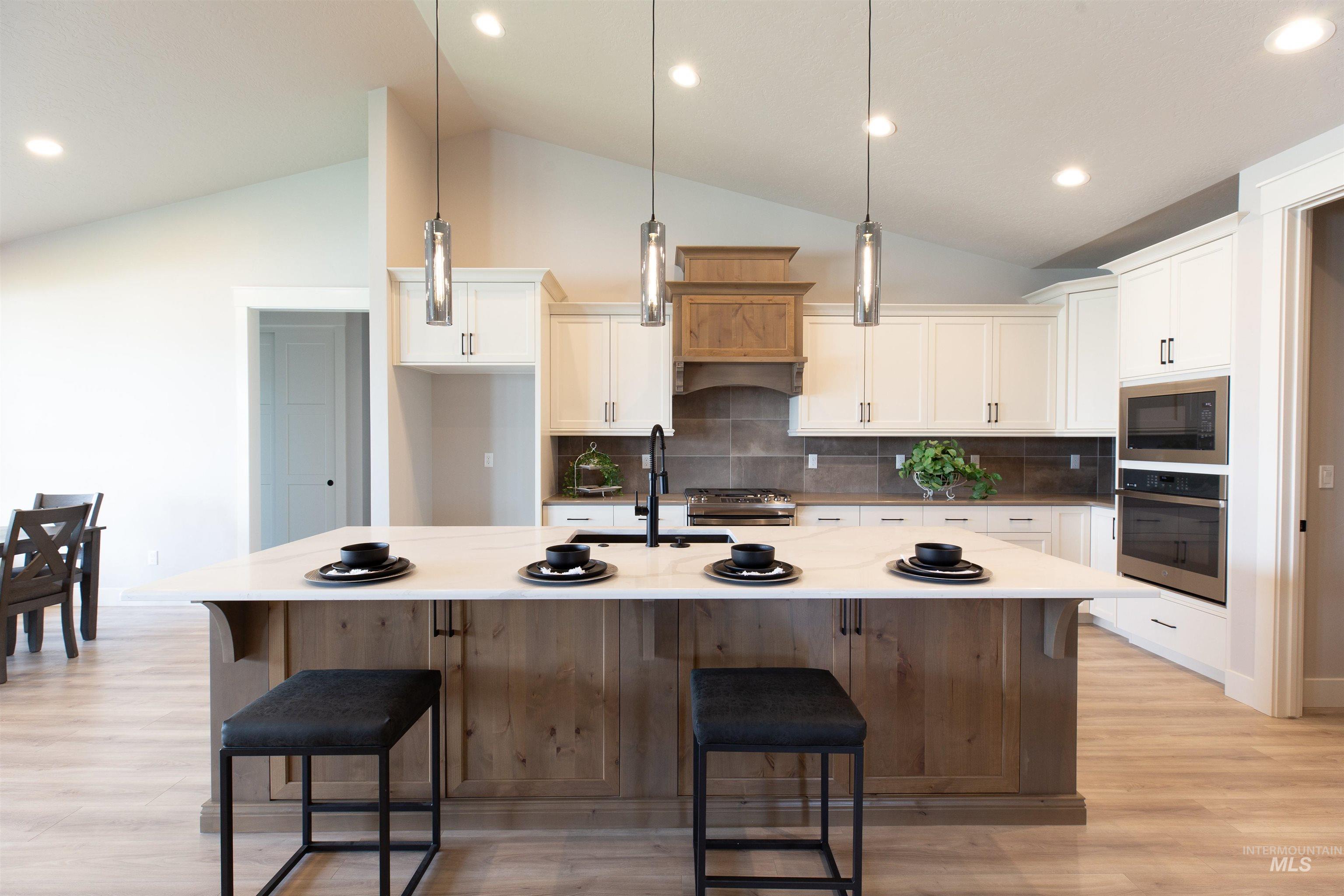 132 E Heliotrope Drive Property Photo 15