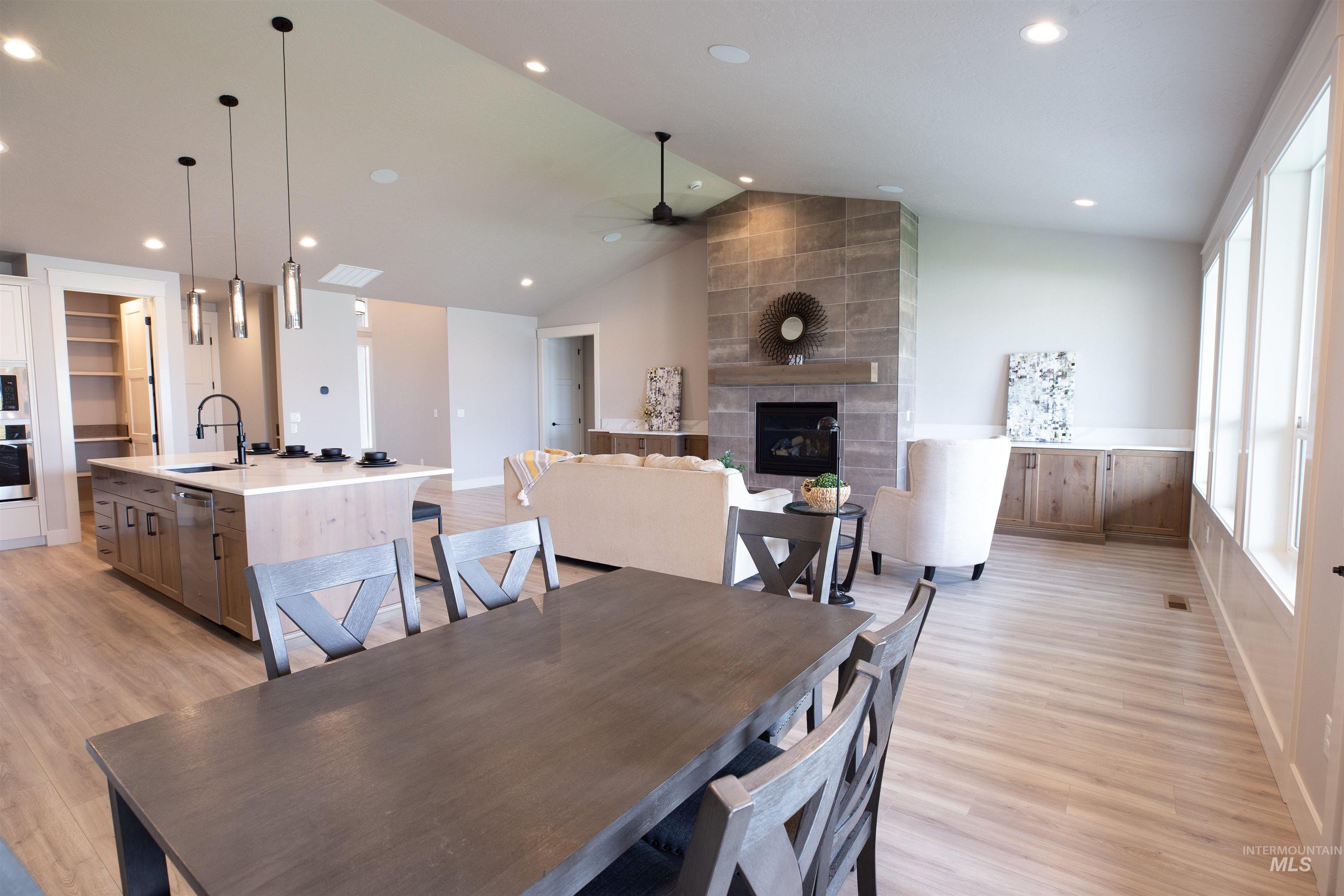 132 E Heliotrope Drive Property Photo 19