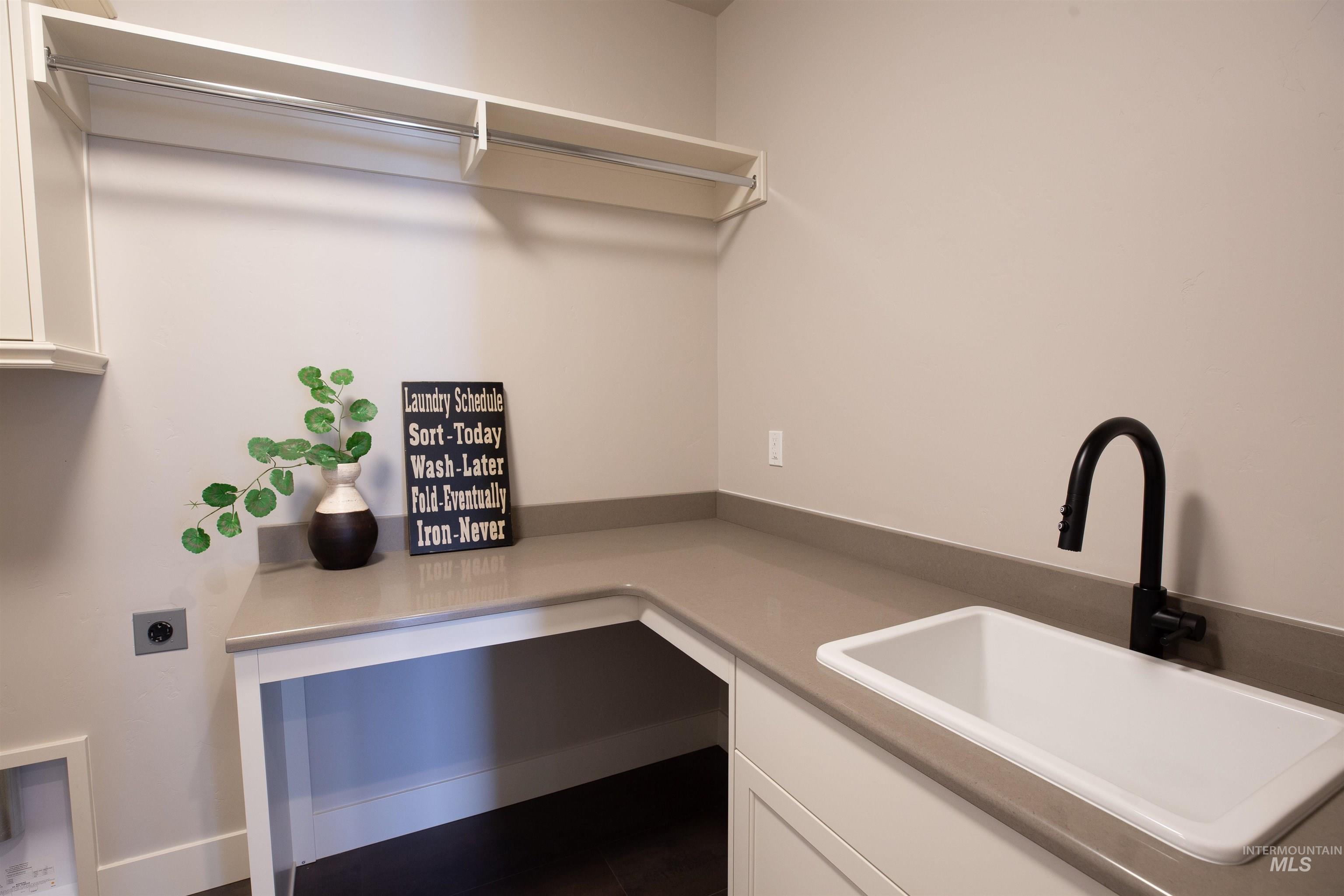 132 E Heliotrope Drive Property Photo 37