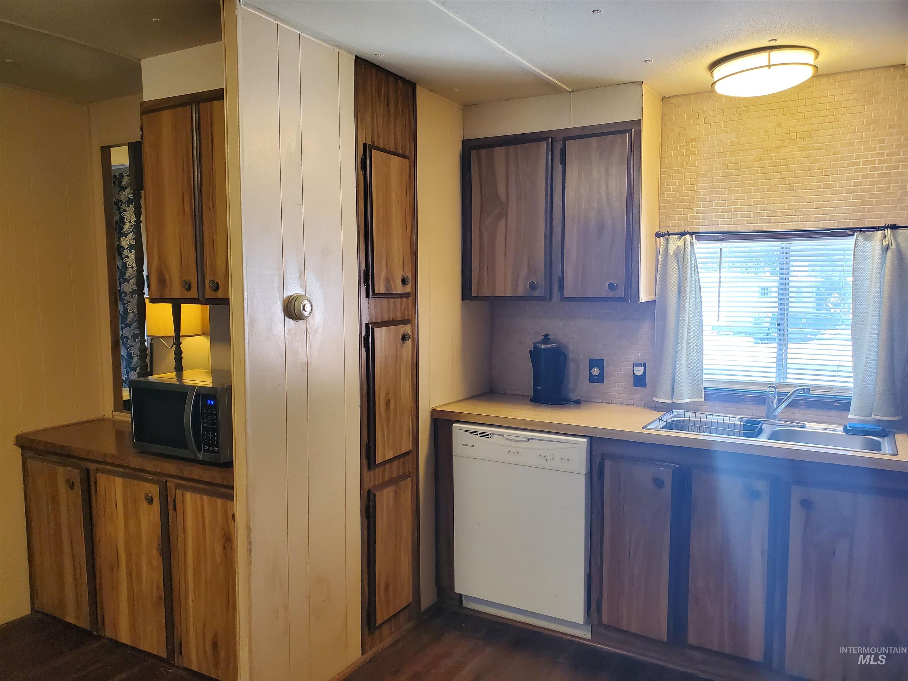 198 South Hills Property Photo 4