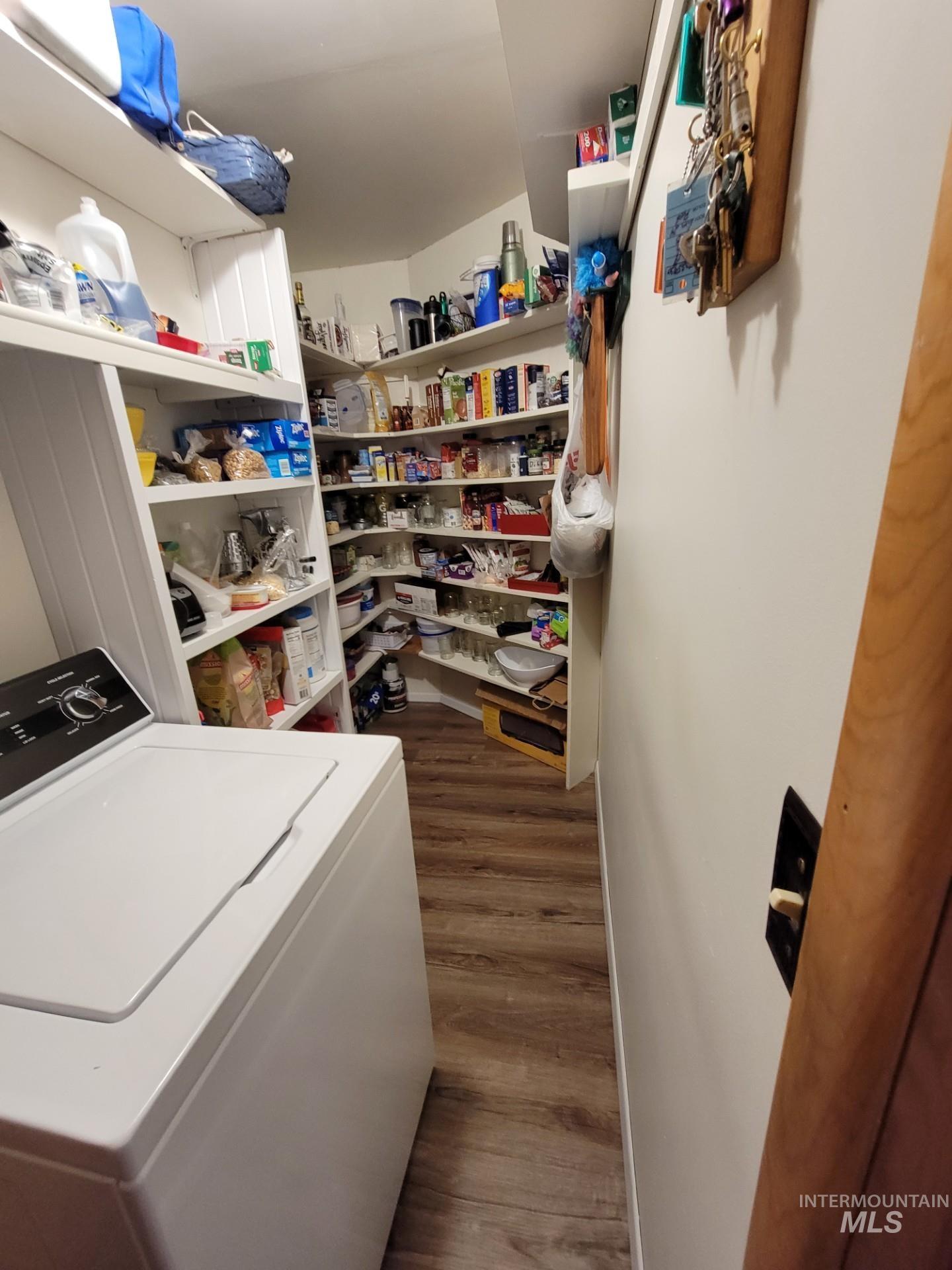 516 S Main Street Property Photo 9