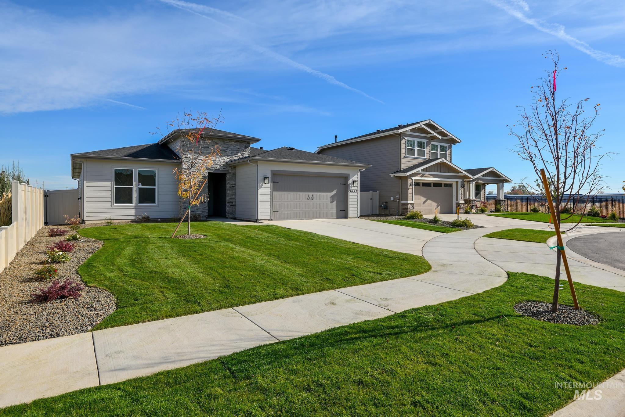 1052 N Kenora Pl Property Photo 2