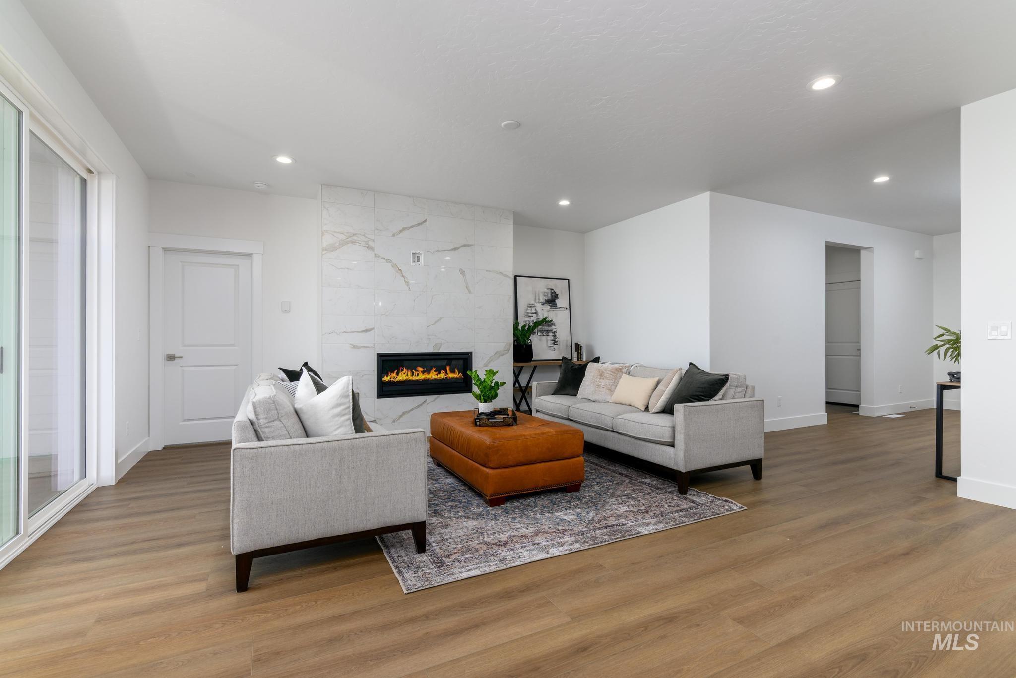 1052 N Kenora Pl Property Photo 4