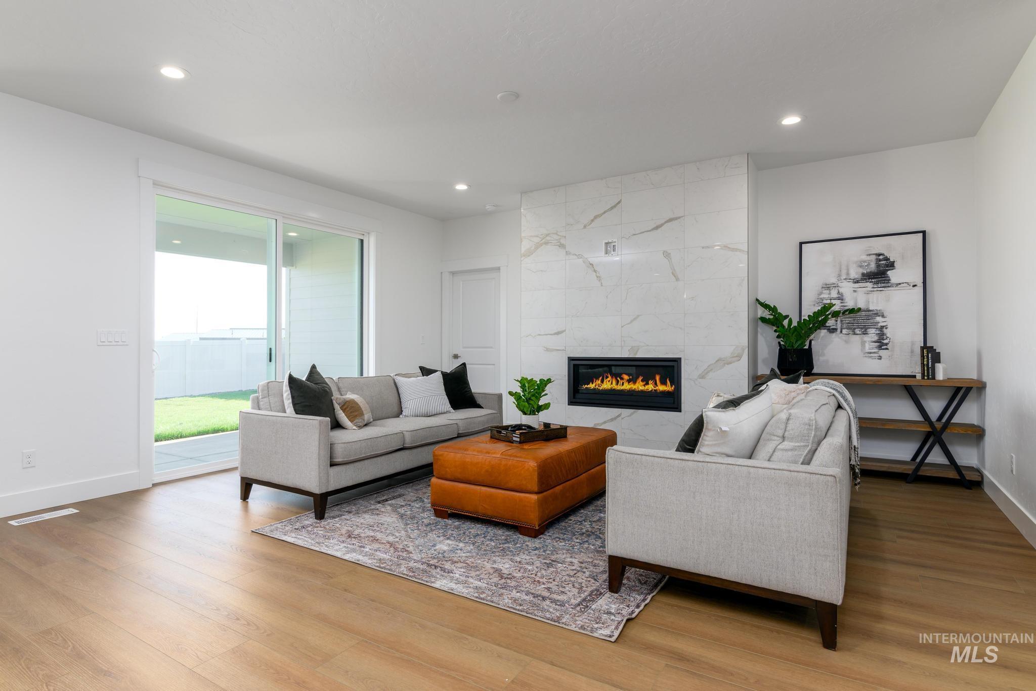 1052 N Kenora Pl Property Photo 5