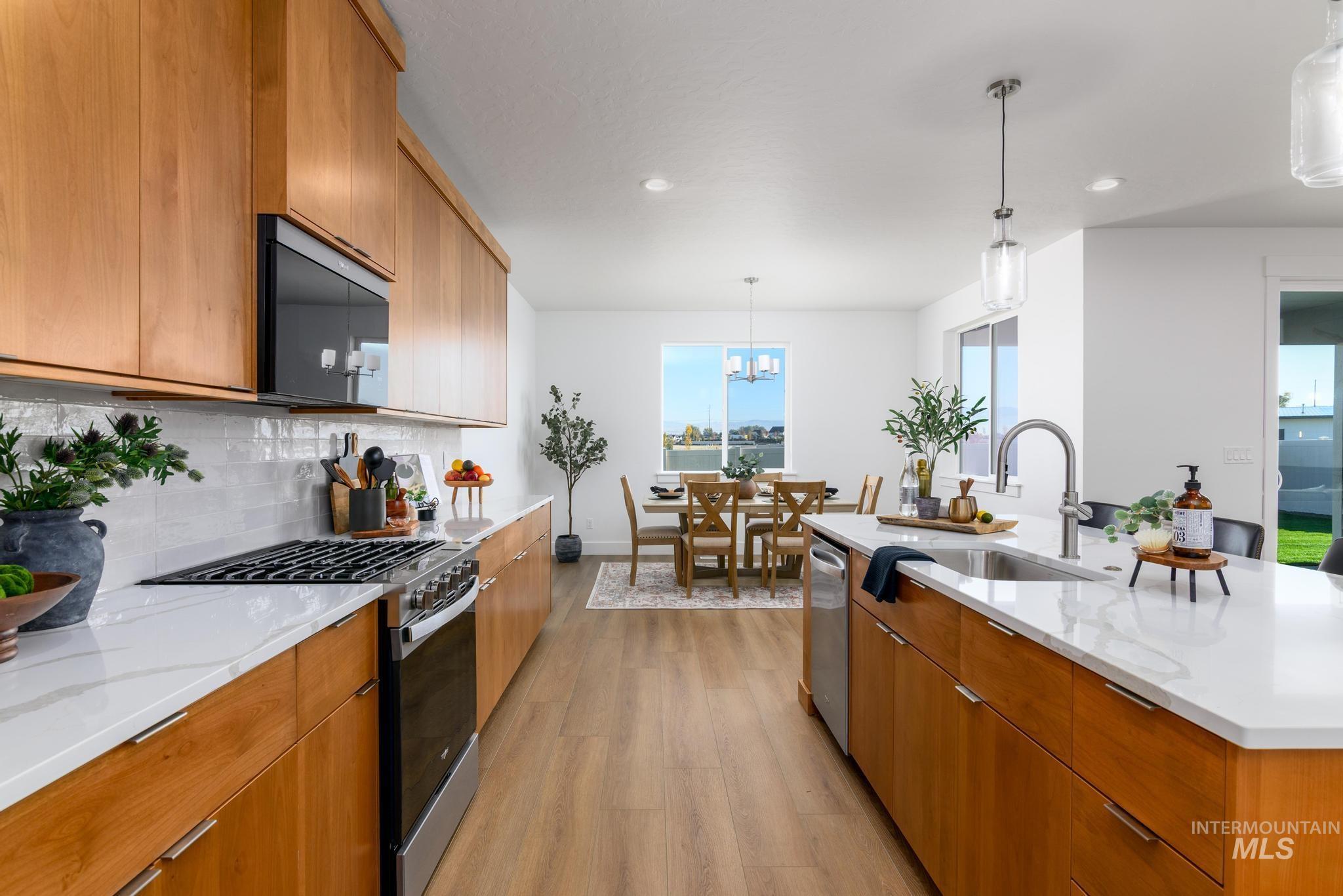 1052 N Kenora Pl Property Photo 10