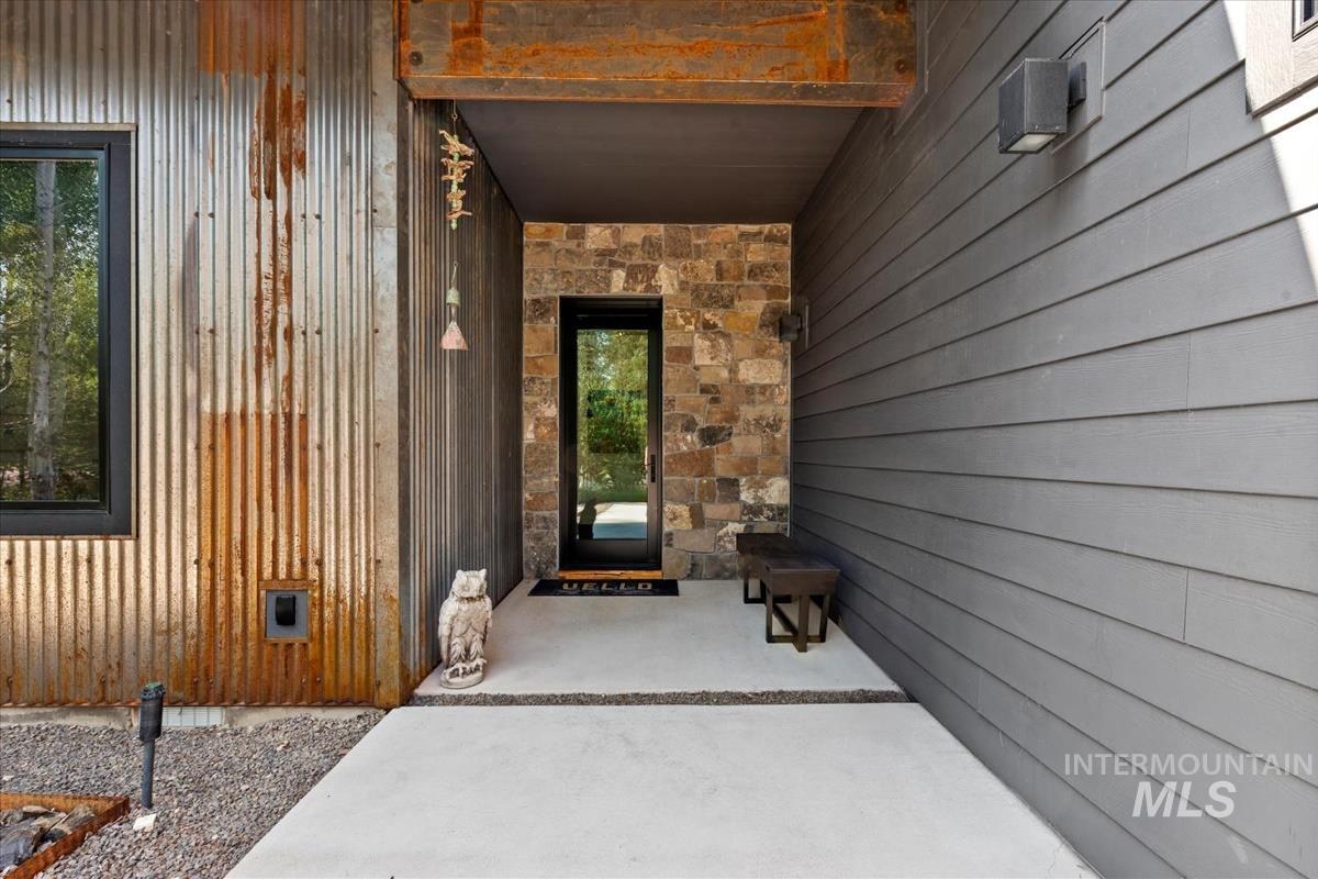 13 Cross Country Ct. Property Photo 5