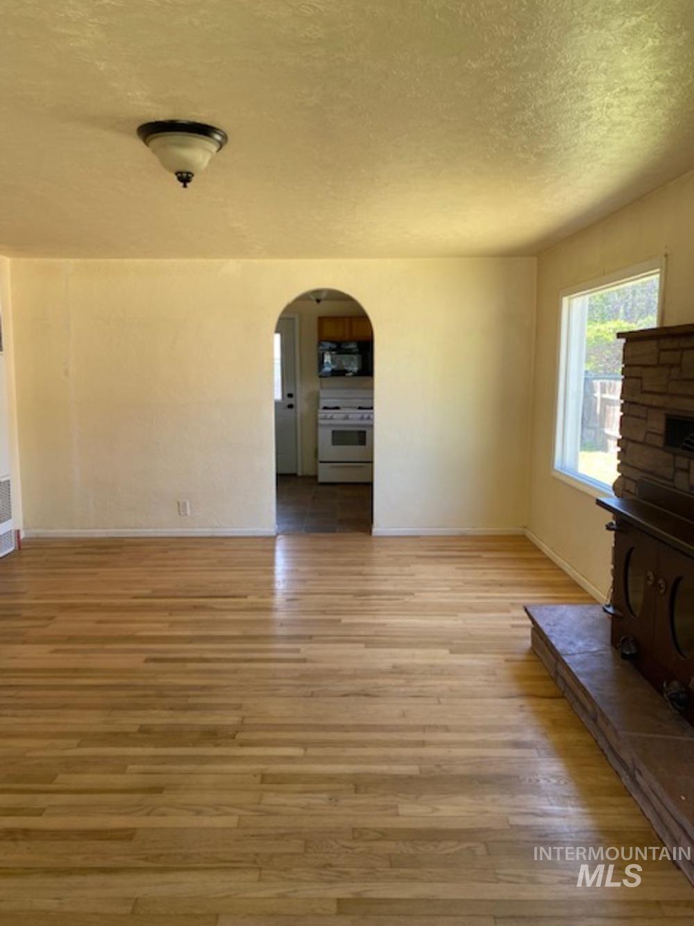 123 N Venice St Property Photo 7