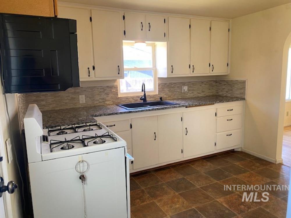 123 N Venice St Property Photo 8