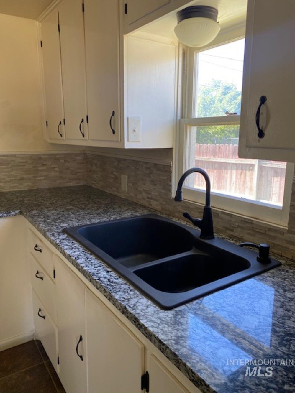 123 N Venice St Property Photo 9