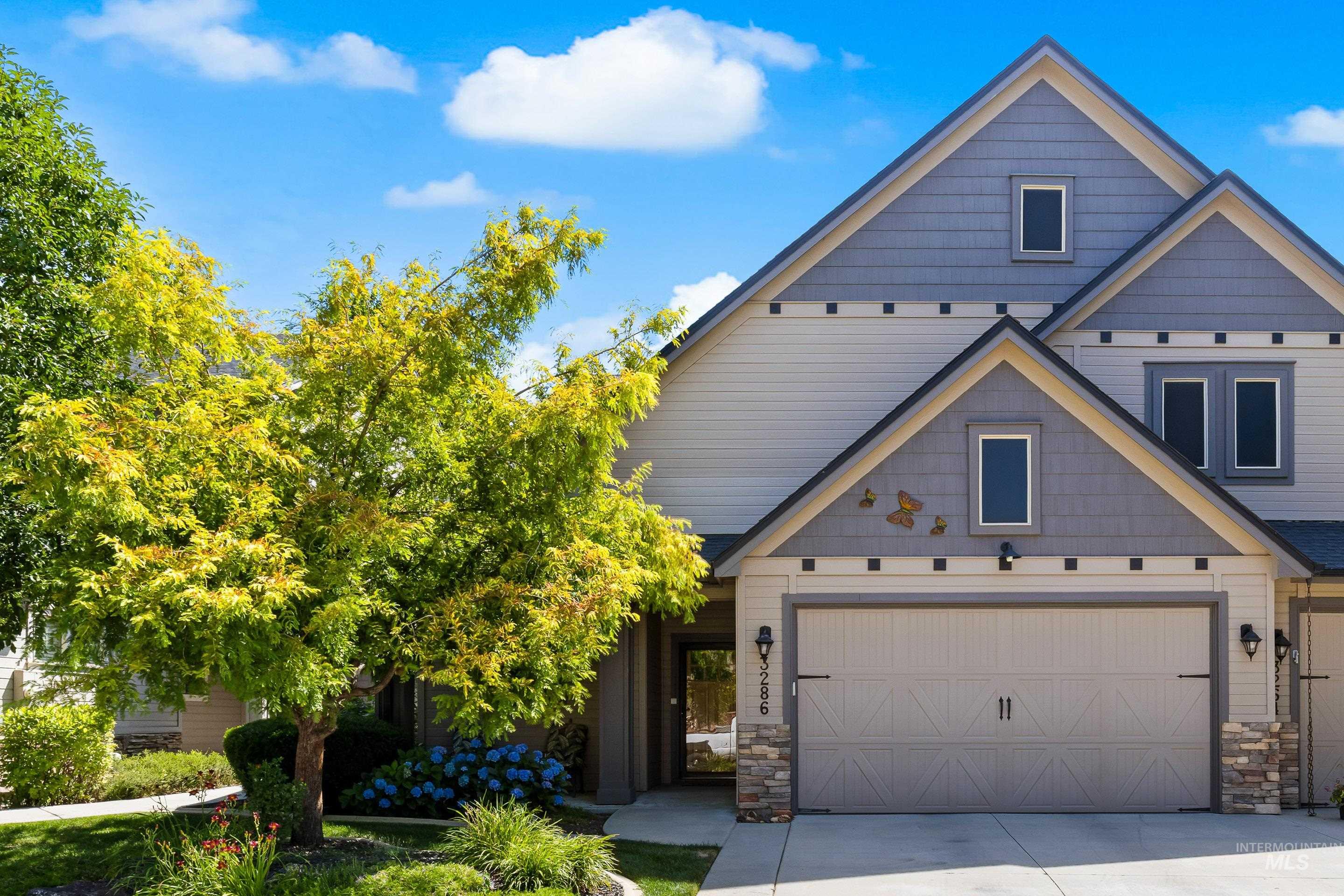 3286 N Gaviola Ave Property Photo 1