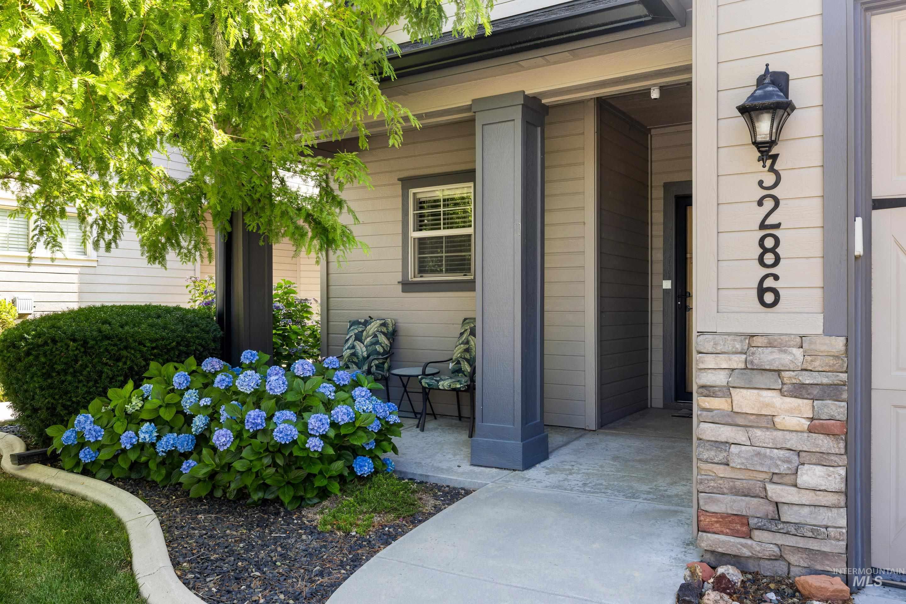 3286 N Gaviola Ave Property Photo 2