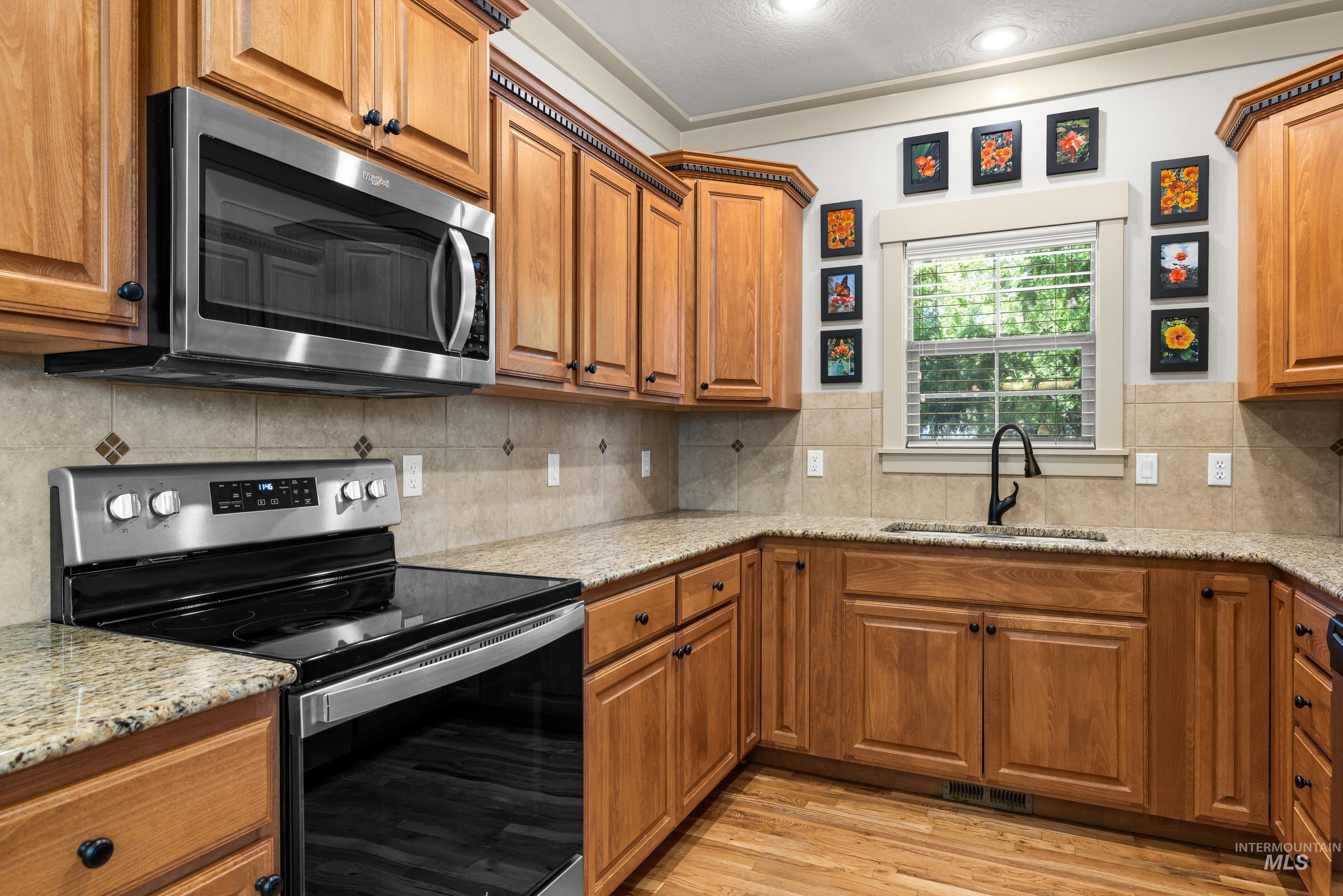 3286 N Gaviola Ave Property Photo 8