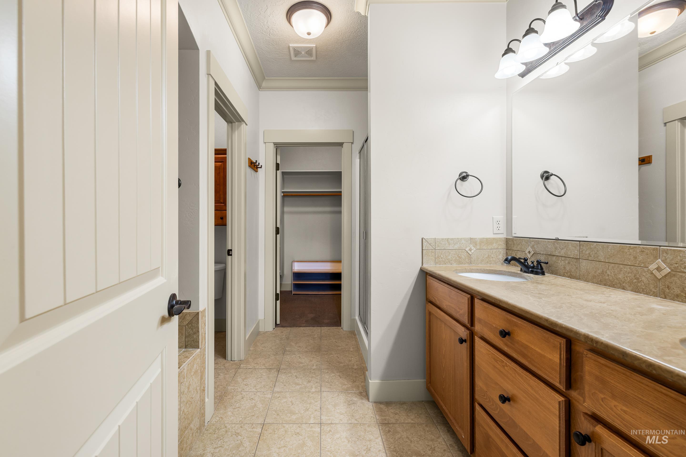 3286 N Gaviola Ave Property Photo 22