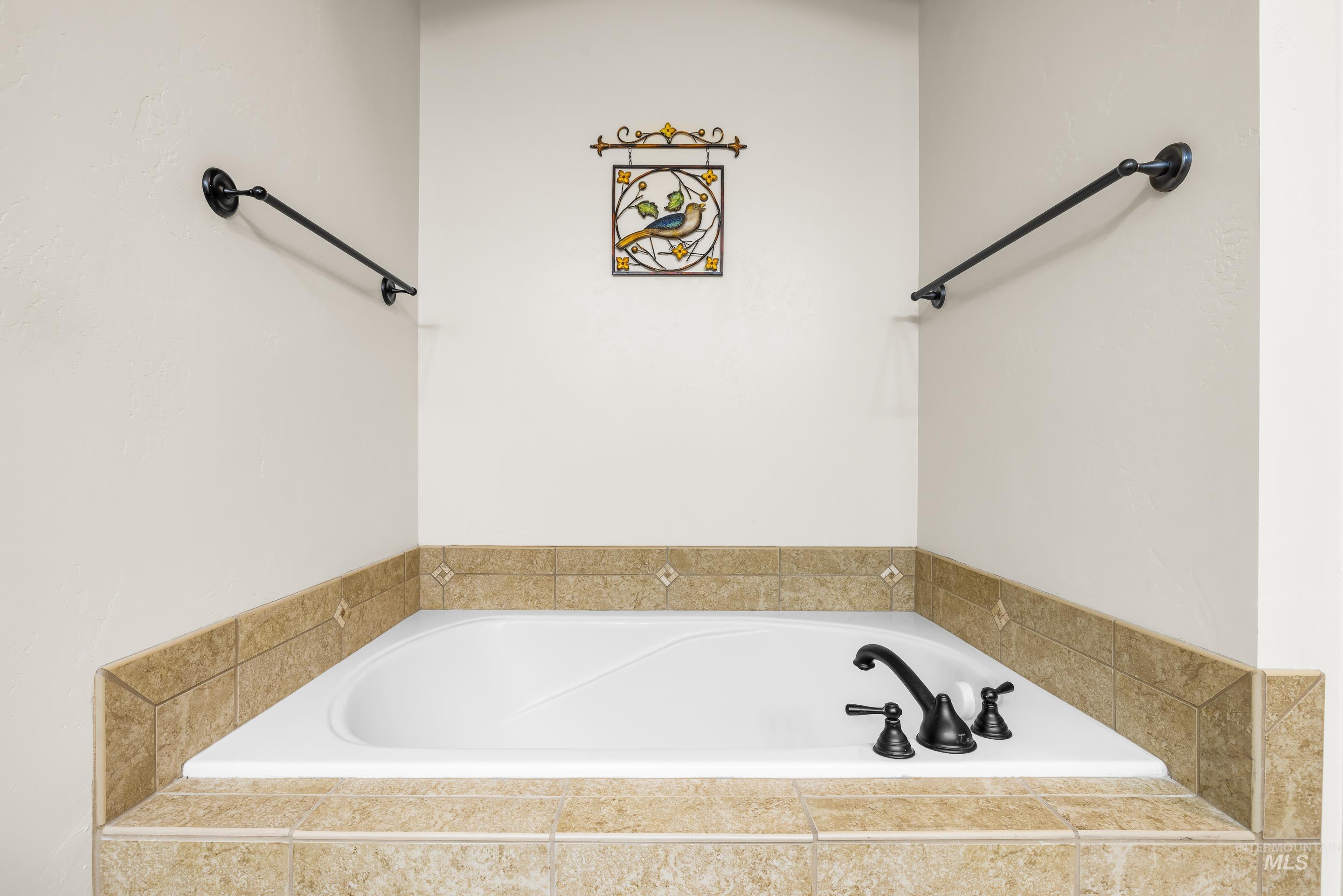 3286 N Gaviola Ave Property Photo 23