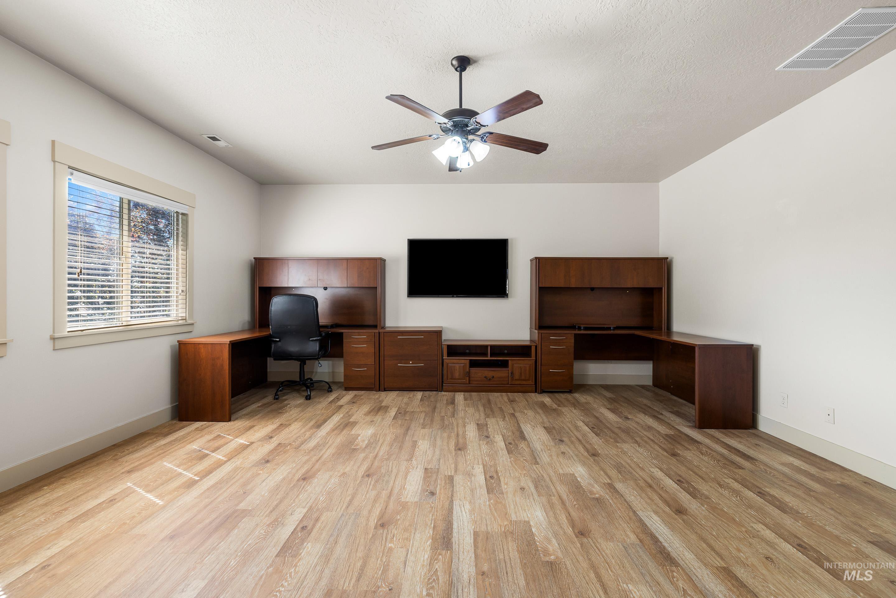 3286 N Gaviola Ave Property Photo 27