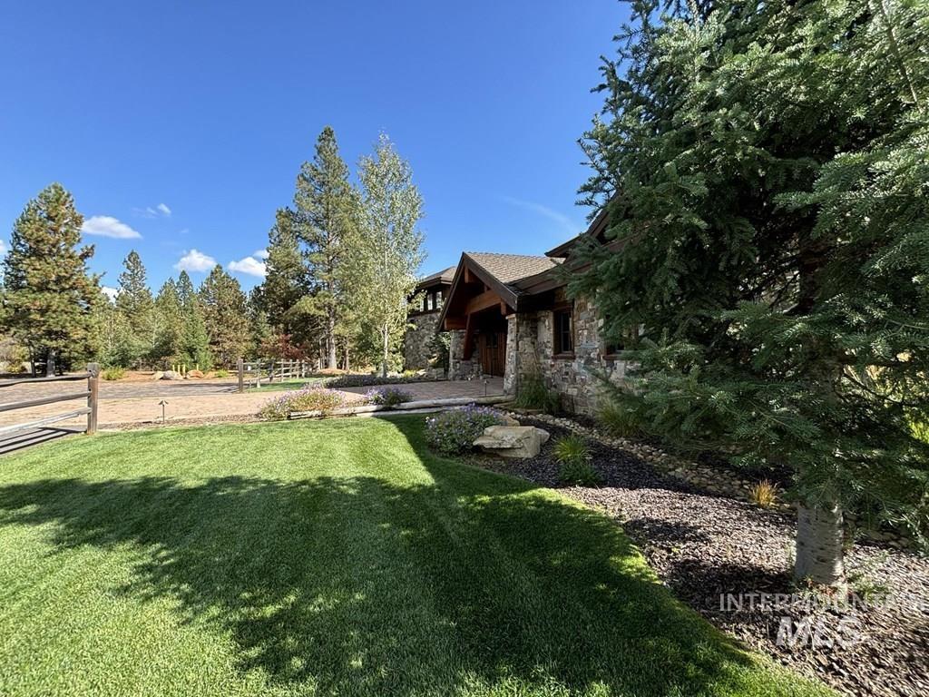 13 Fawnlilly Property Photo 2