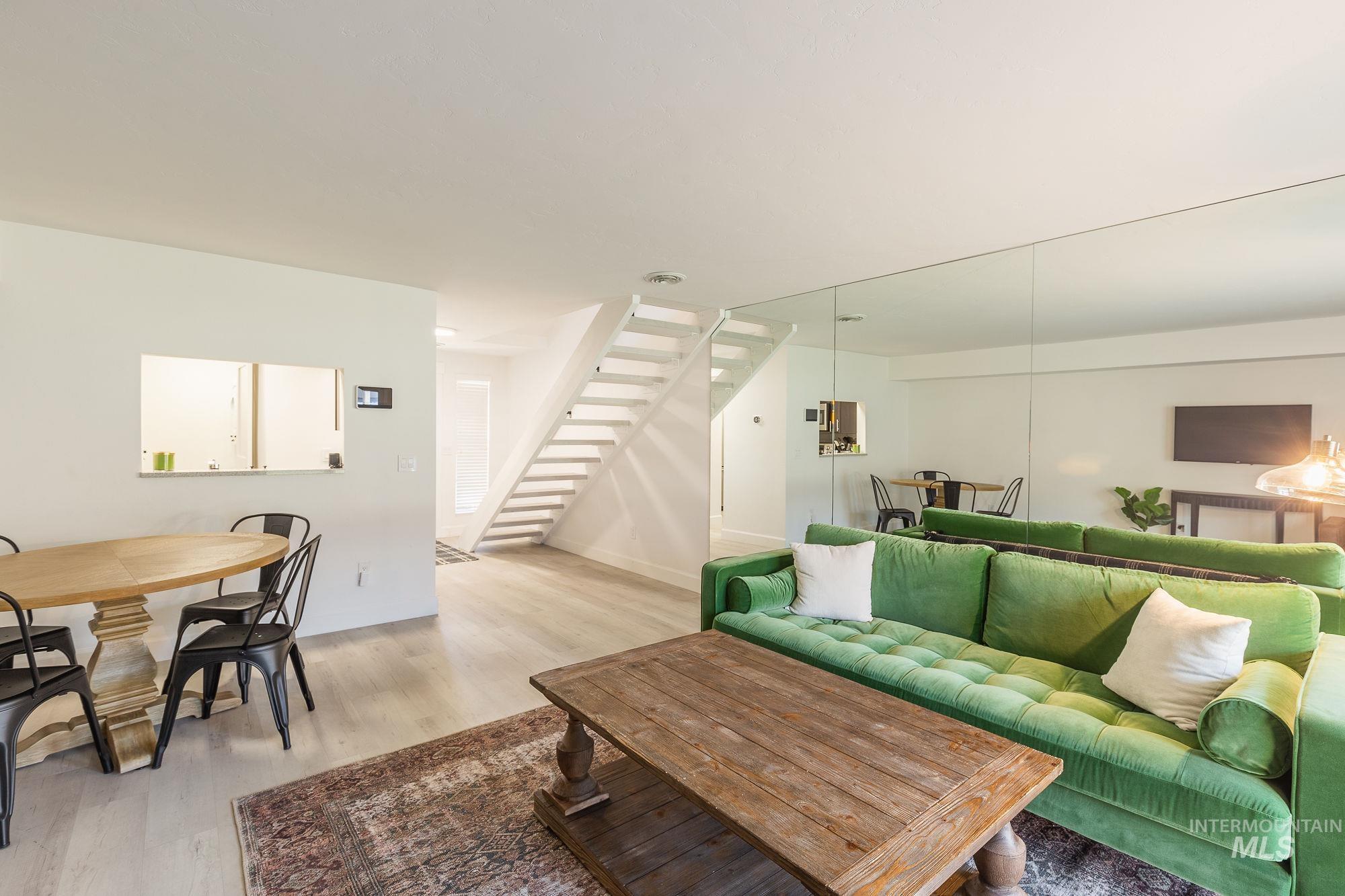 333 Eagle Glen