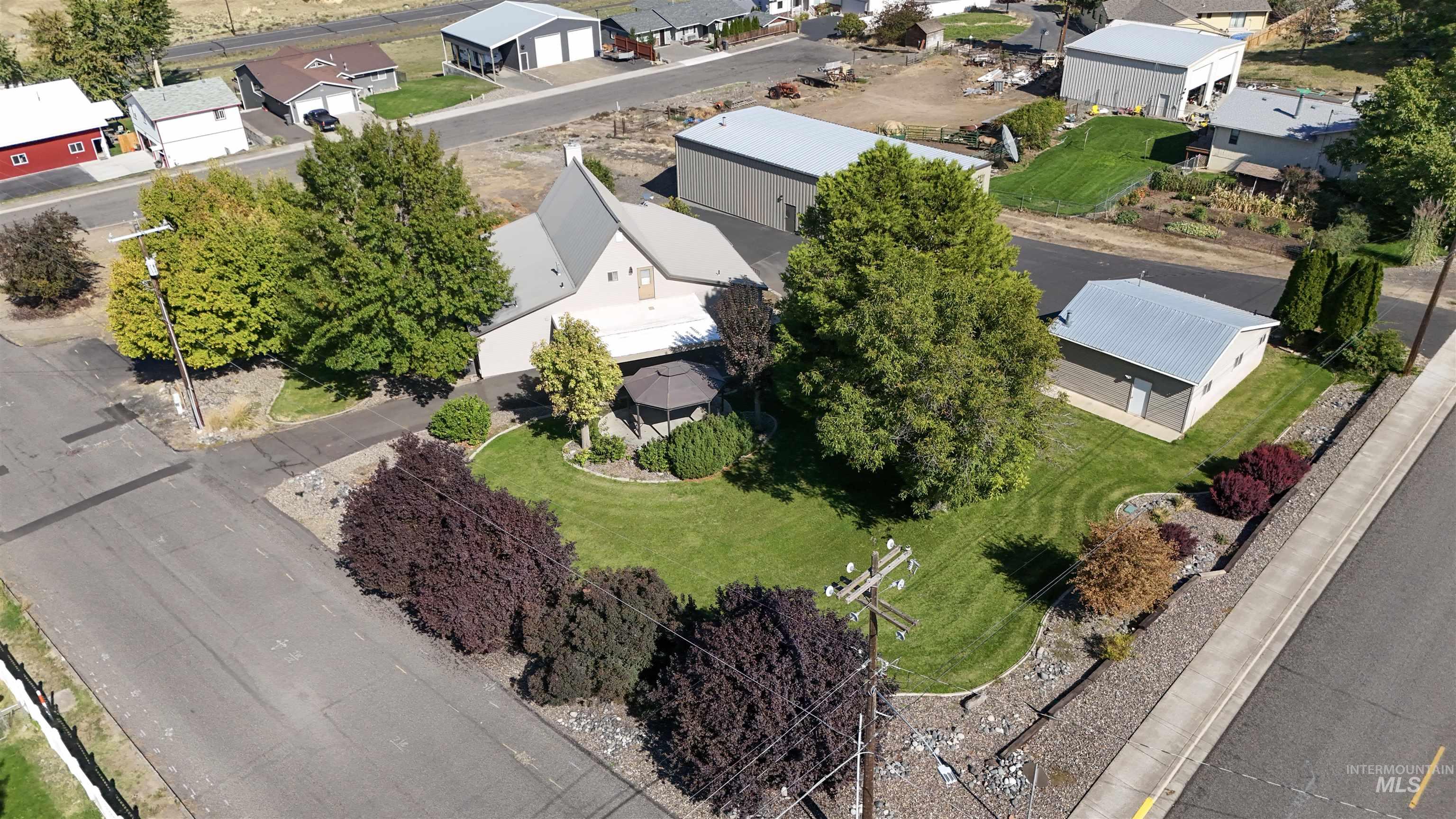 209 Harding St Property Photo 4