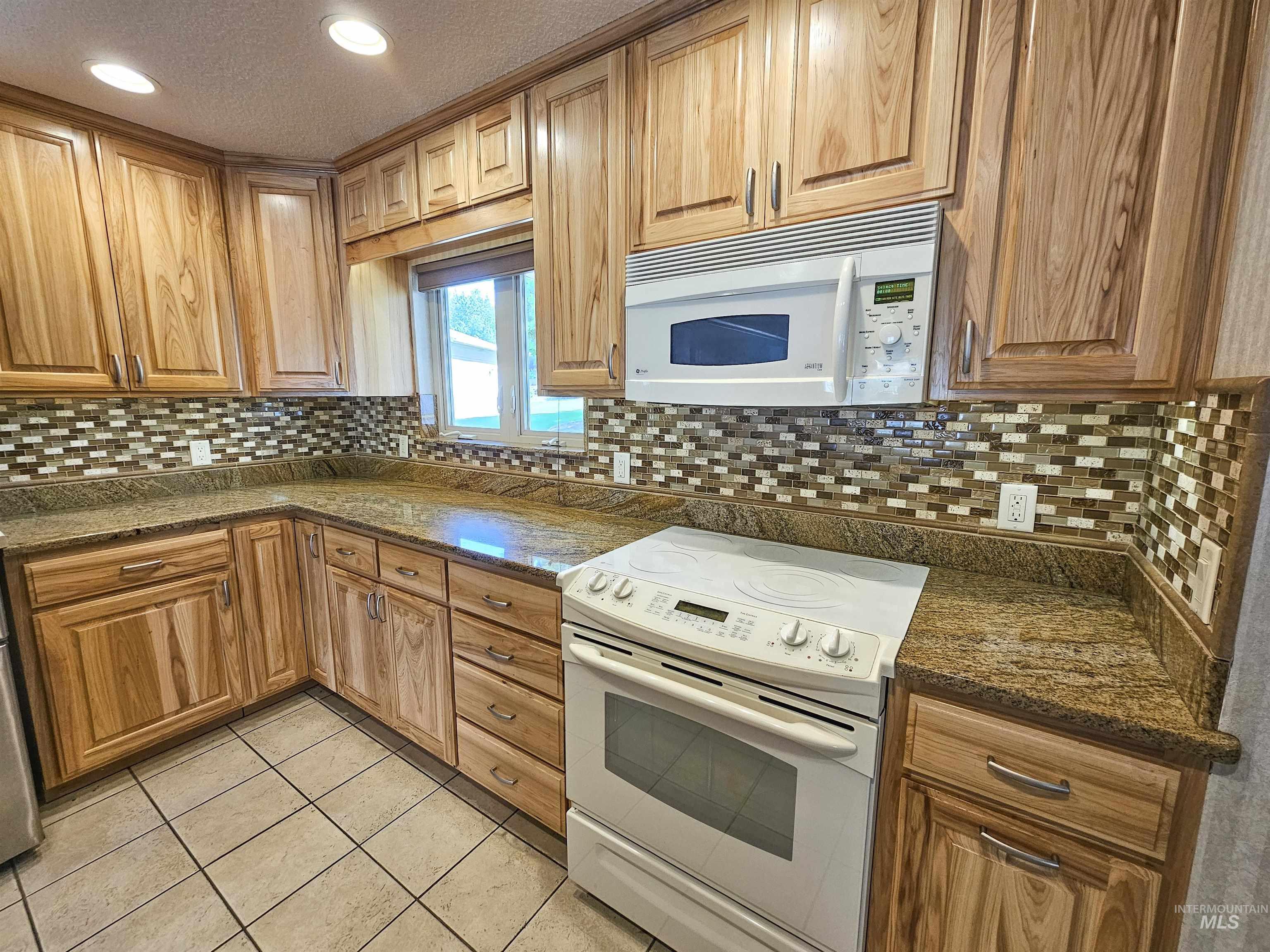 209 Harding St Property Photo 6