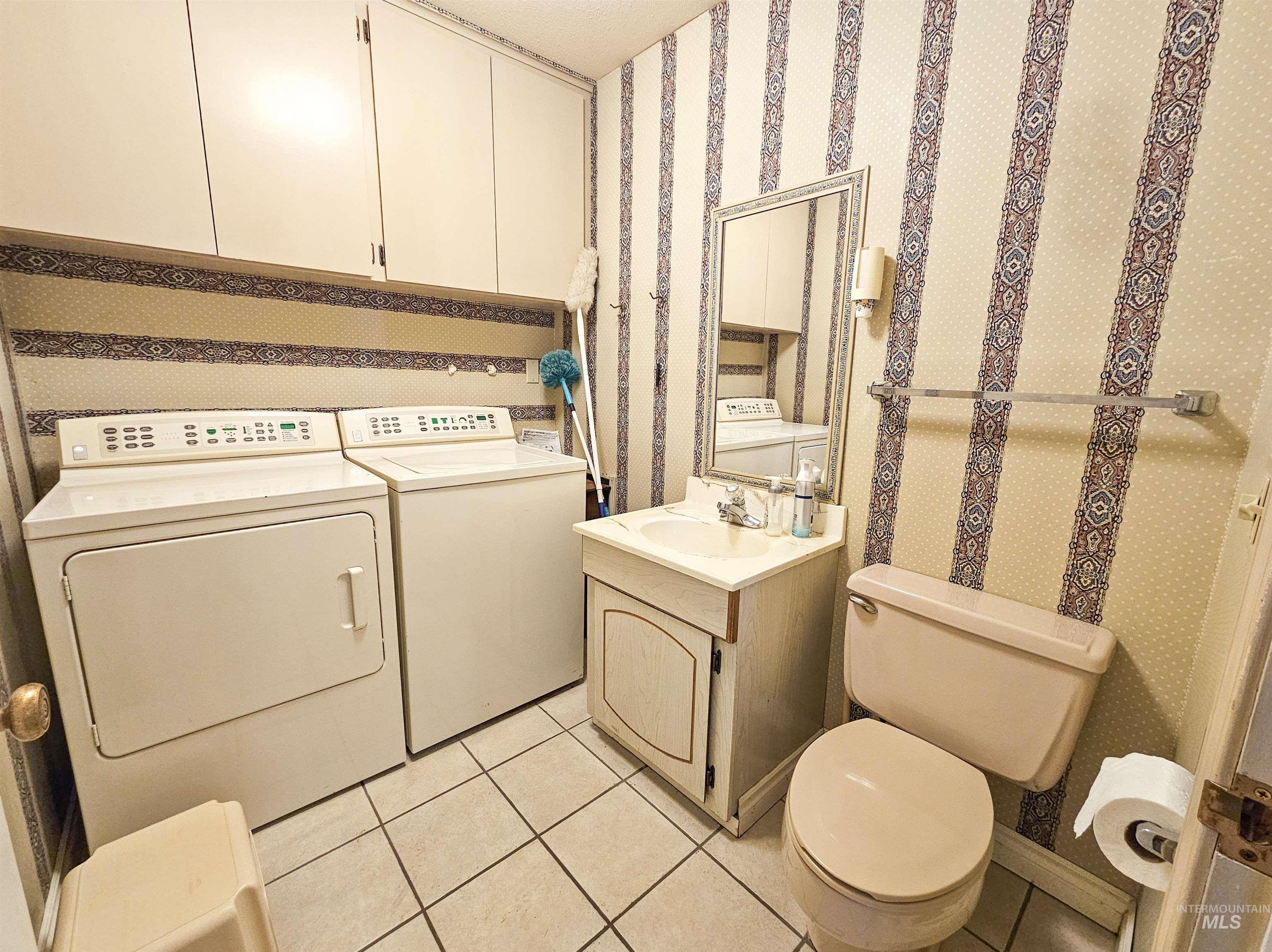 209 Harding St Property Photo 12