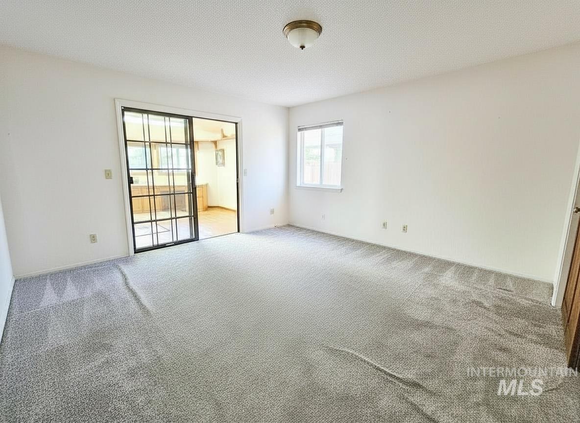 209 Harding St Property Photo 15