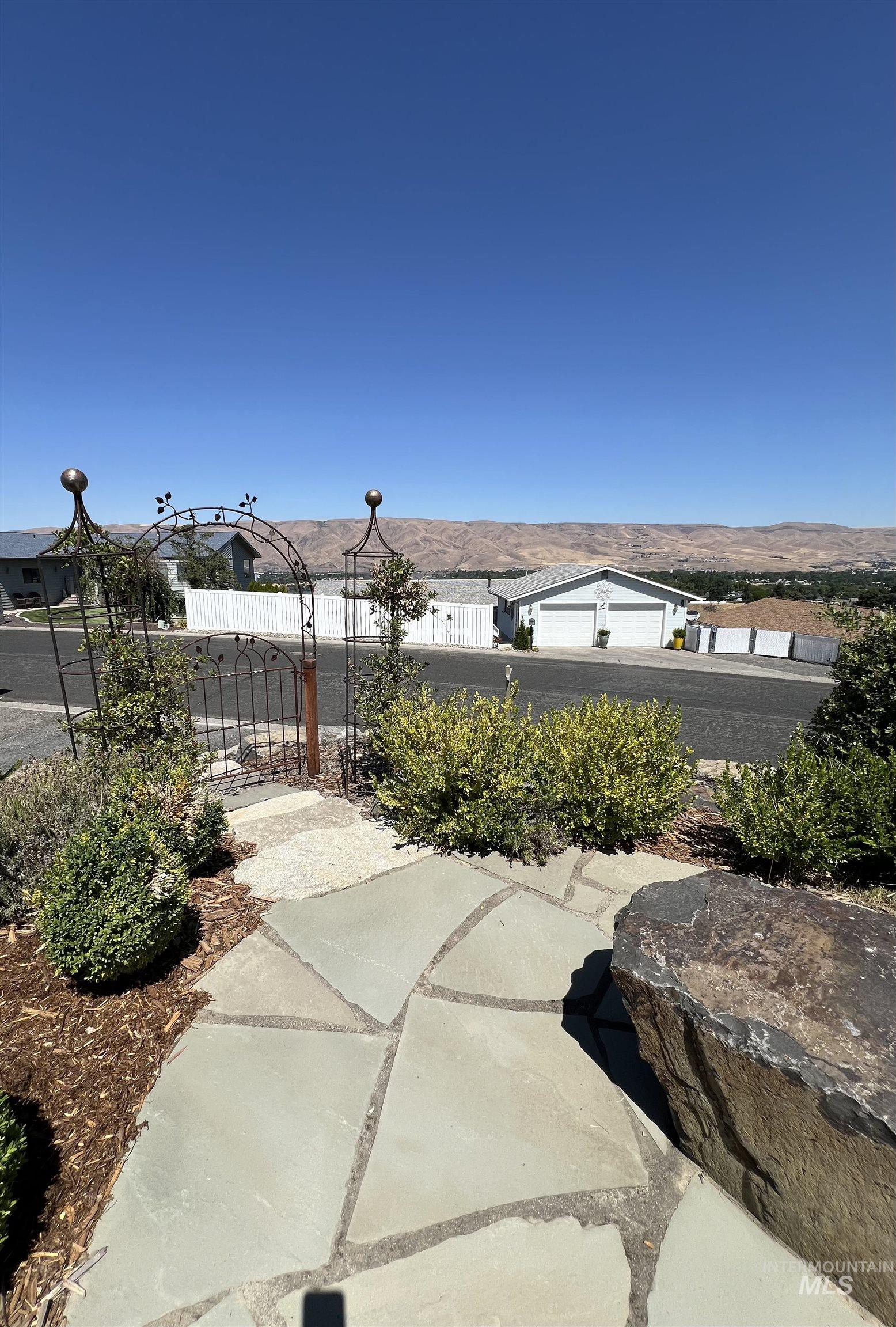 468 Crestline Circle Drive Property Photo 3