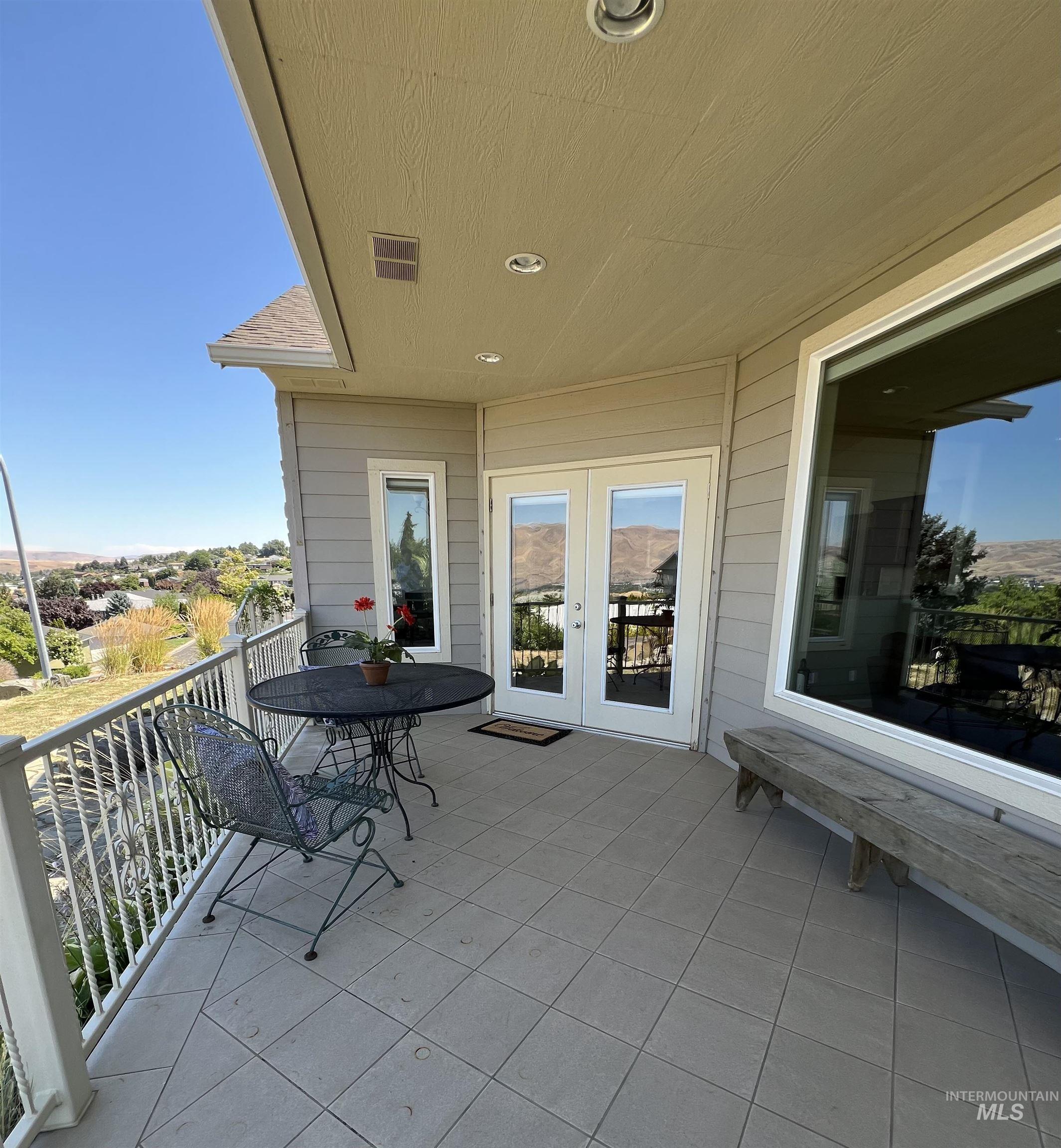 468 Crestline Circle Drive Property Photo 5