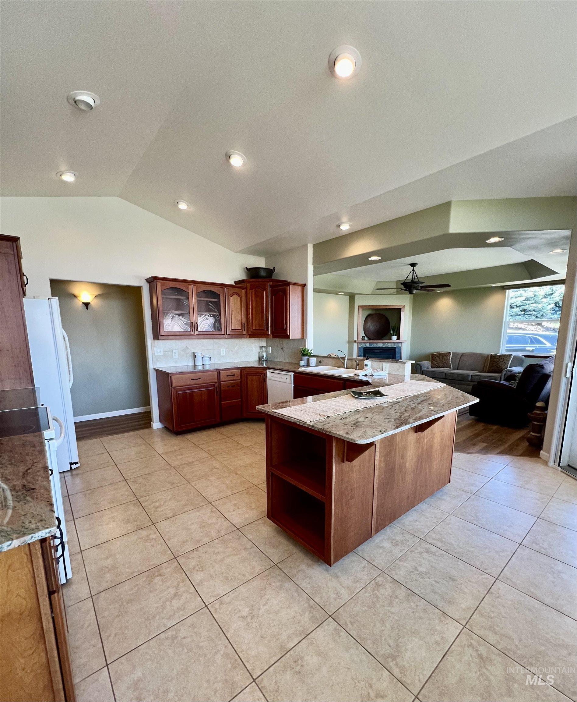 468 Crestline Circle Drive Property Photo 6