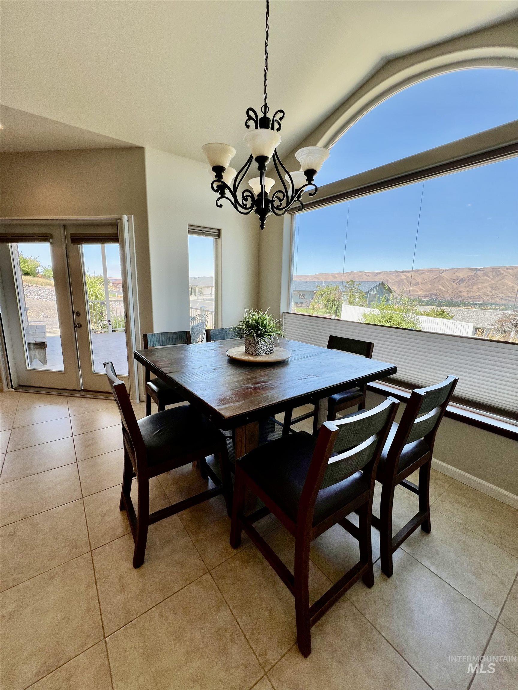 468 Crestline Circle Drive Property Photo 8