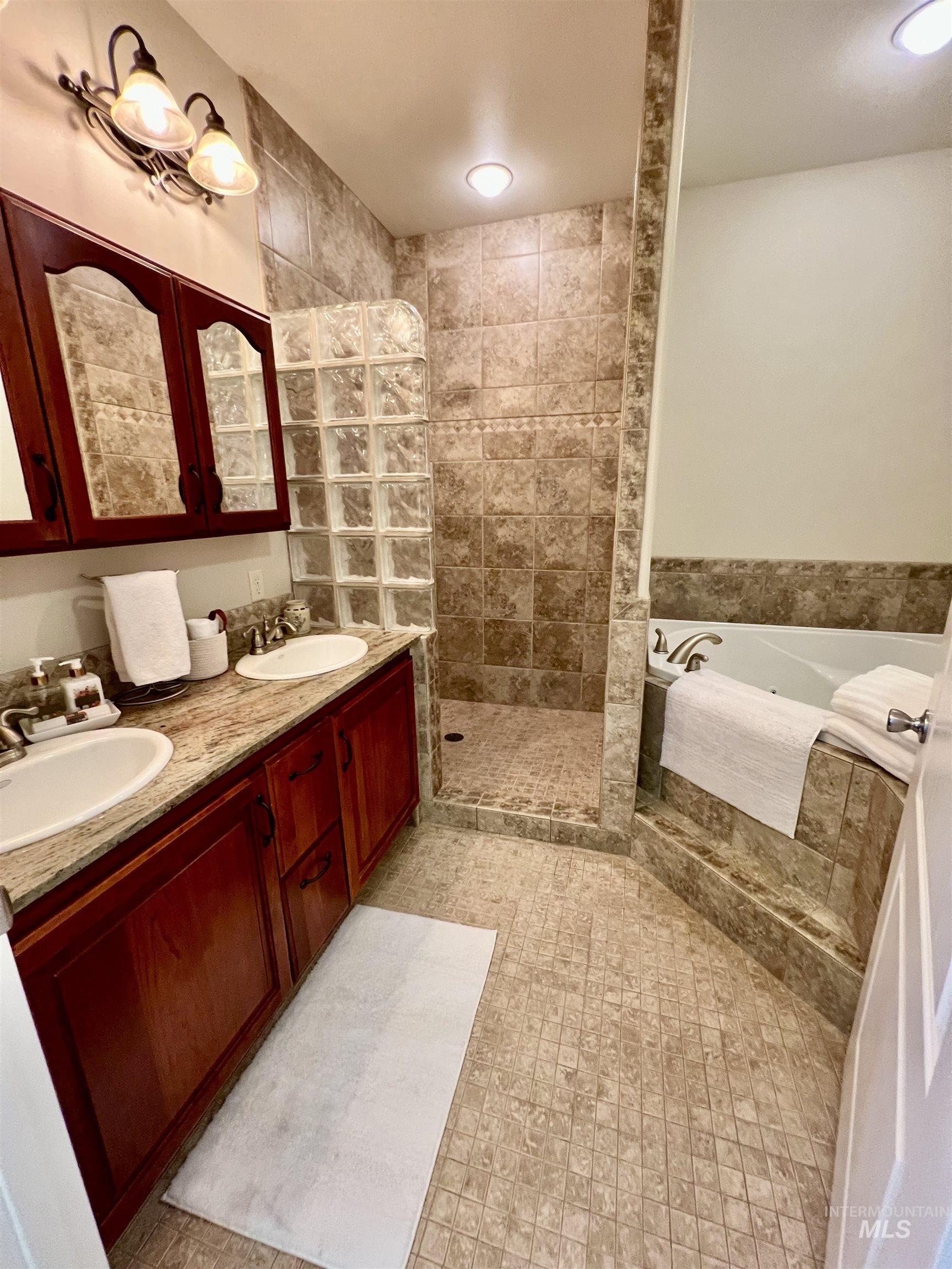 468 Crestline Circle Drive Property Photo 19