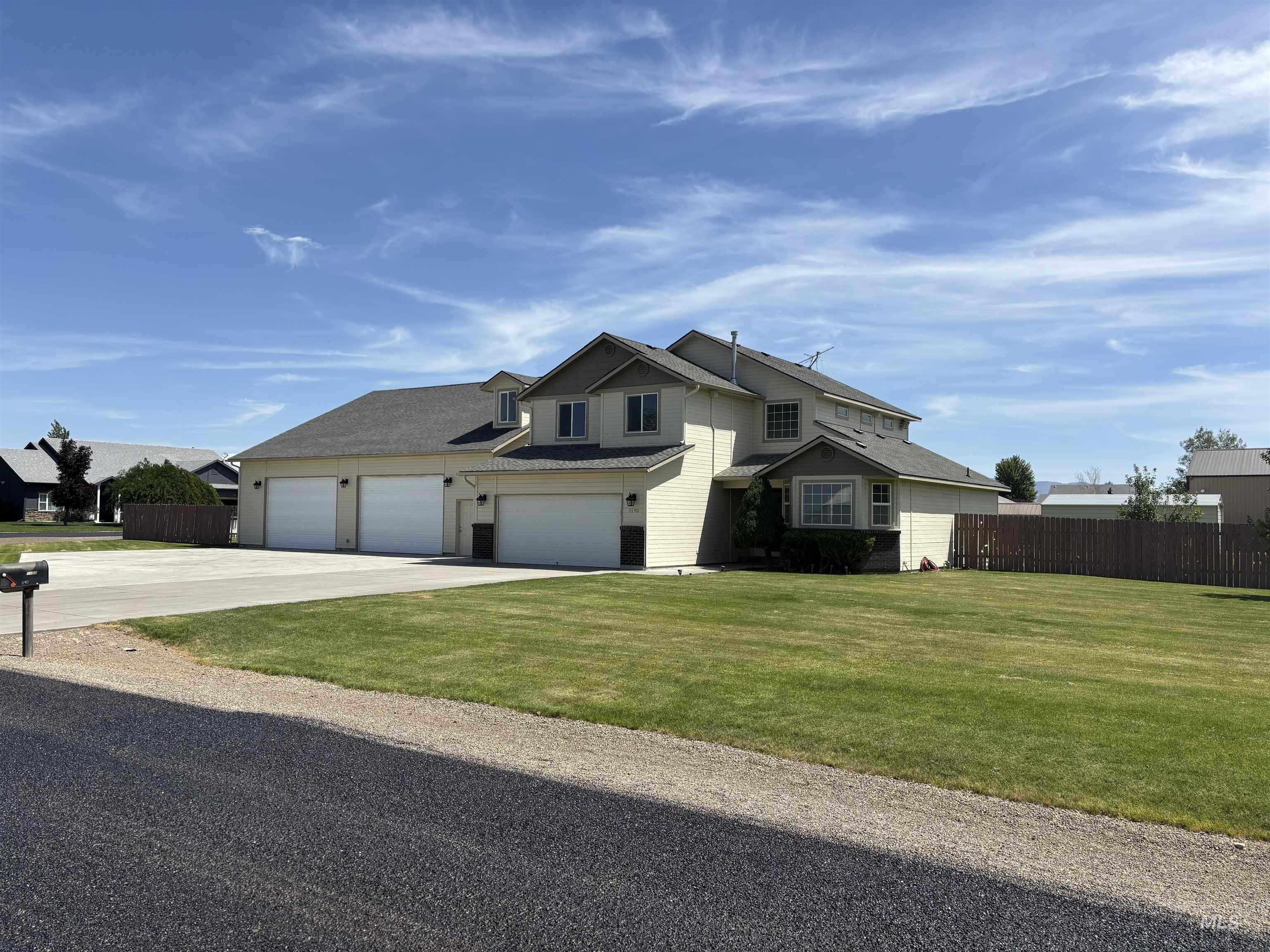 1190 Nw Bluegrass Cr Property Photo 1