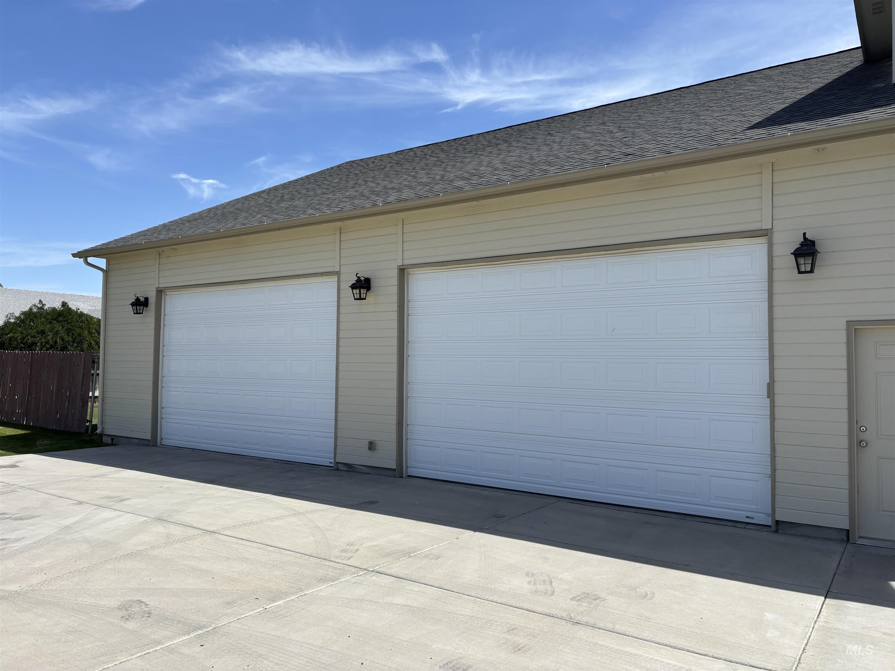 1190 Nw Bluegrass Cr Property Photo 3