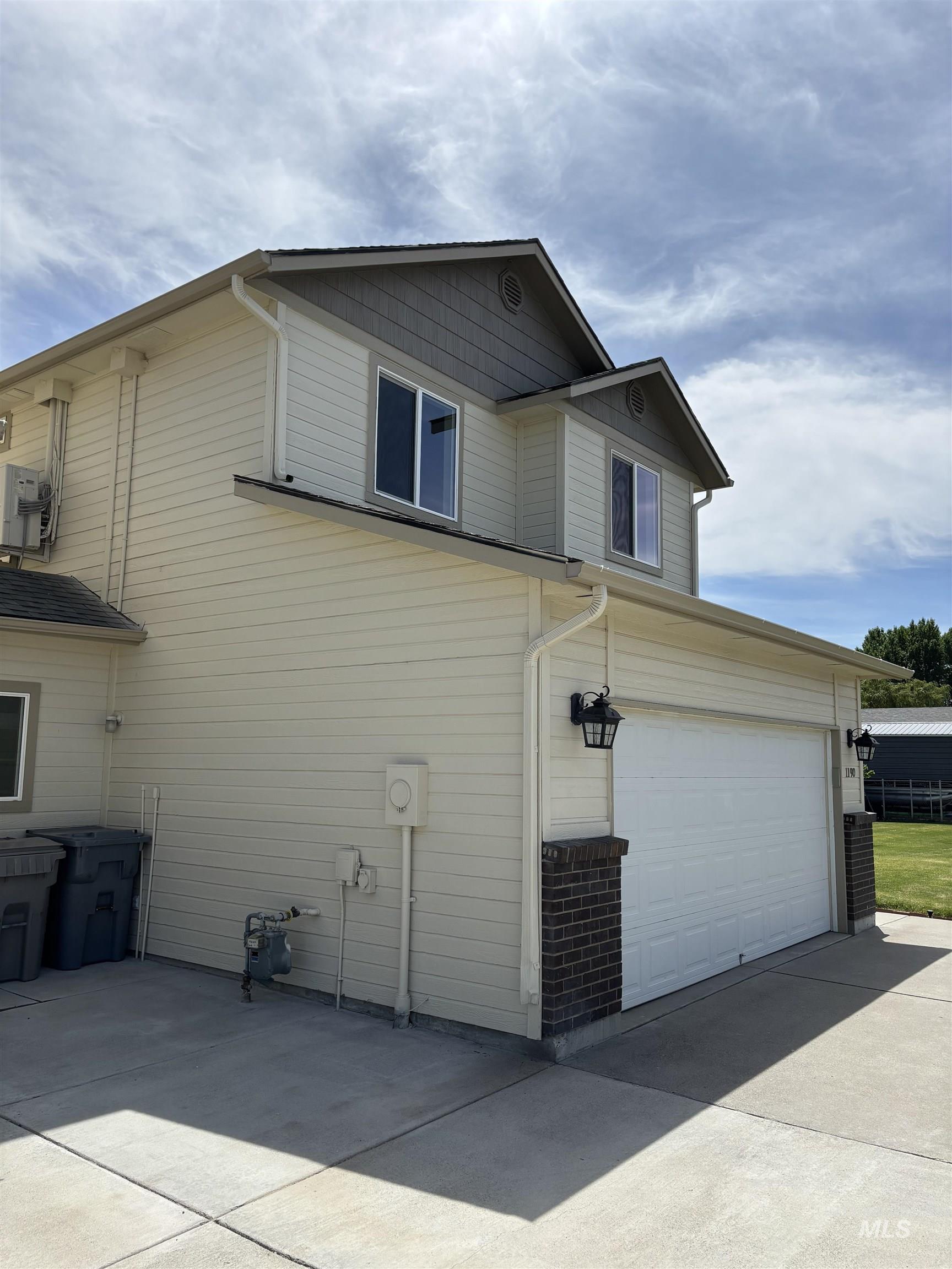 1190 Nw Bluegrass Cr Property Photo 5