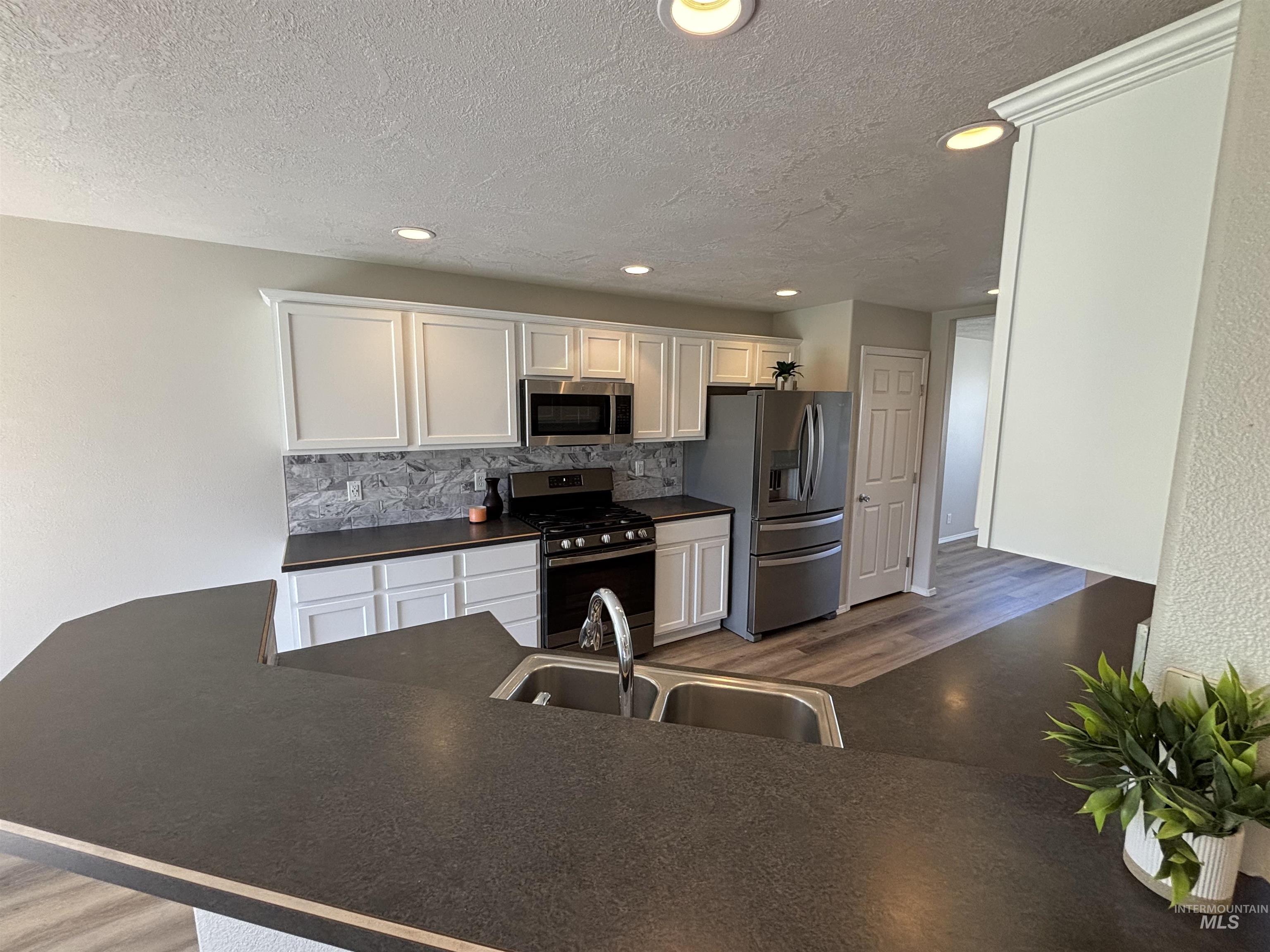 1190 Nw Bluegrass Cr Property Photo 8