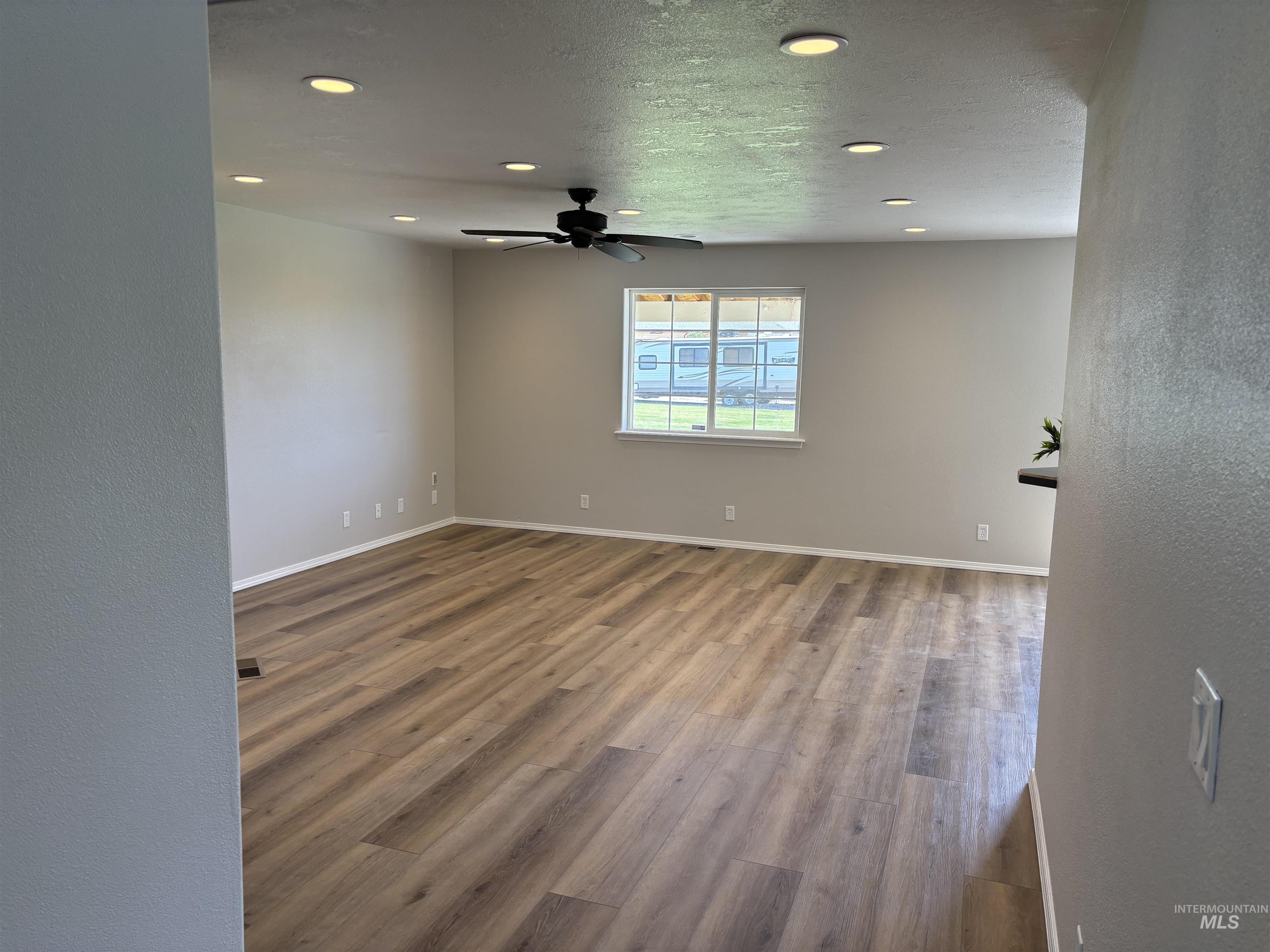 1190 Nw Bluegrass Cr Property Photo 14