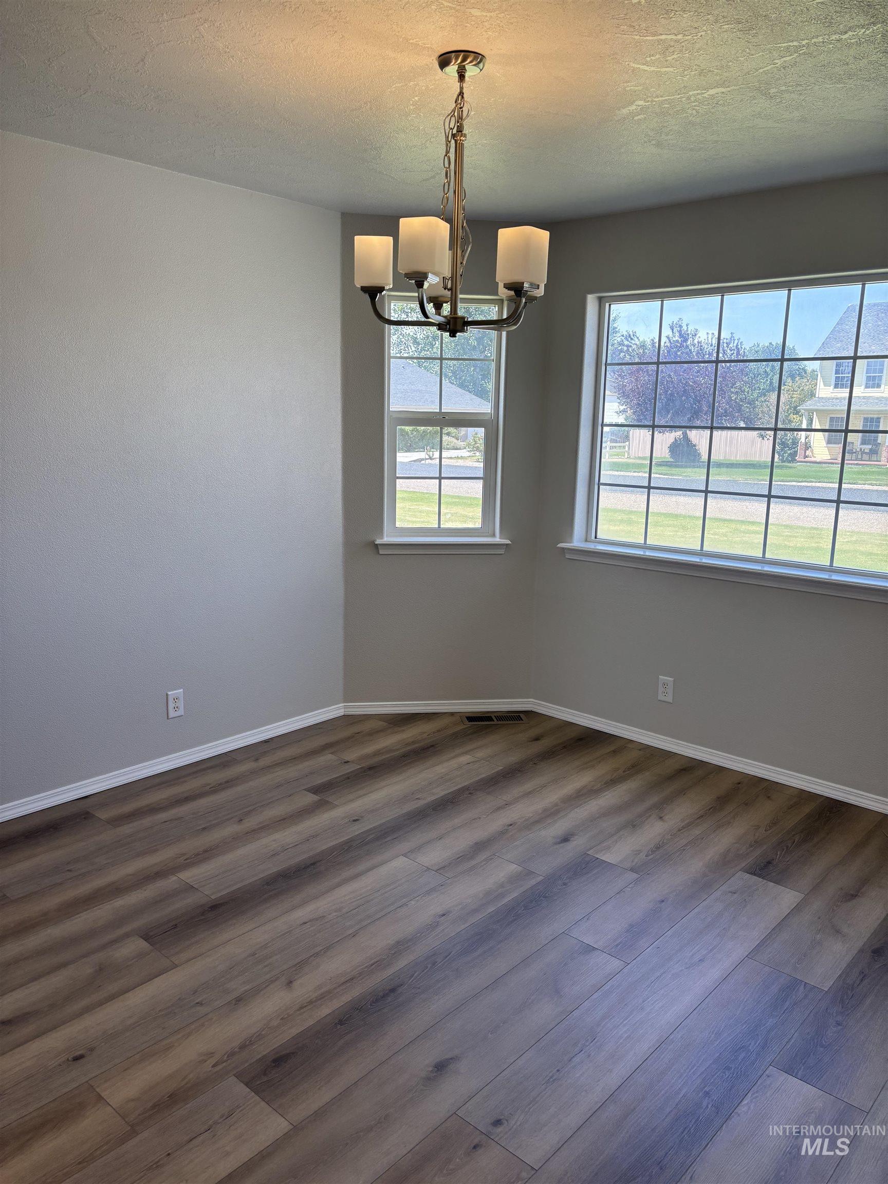 1190 Nw Bluegrass Cr Property Photo 15