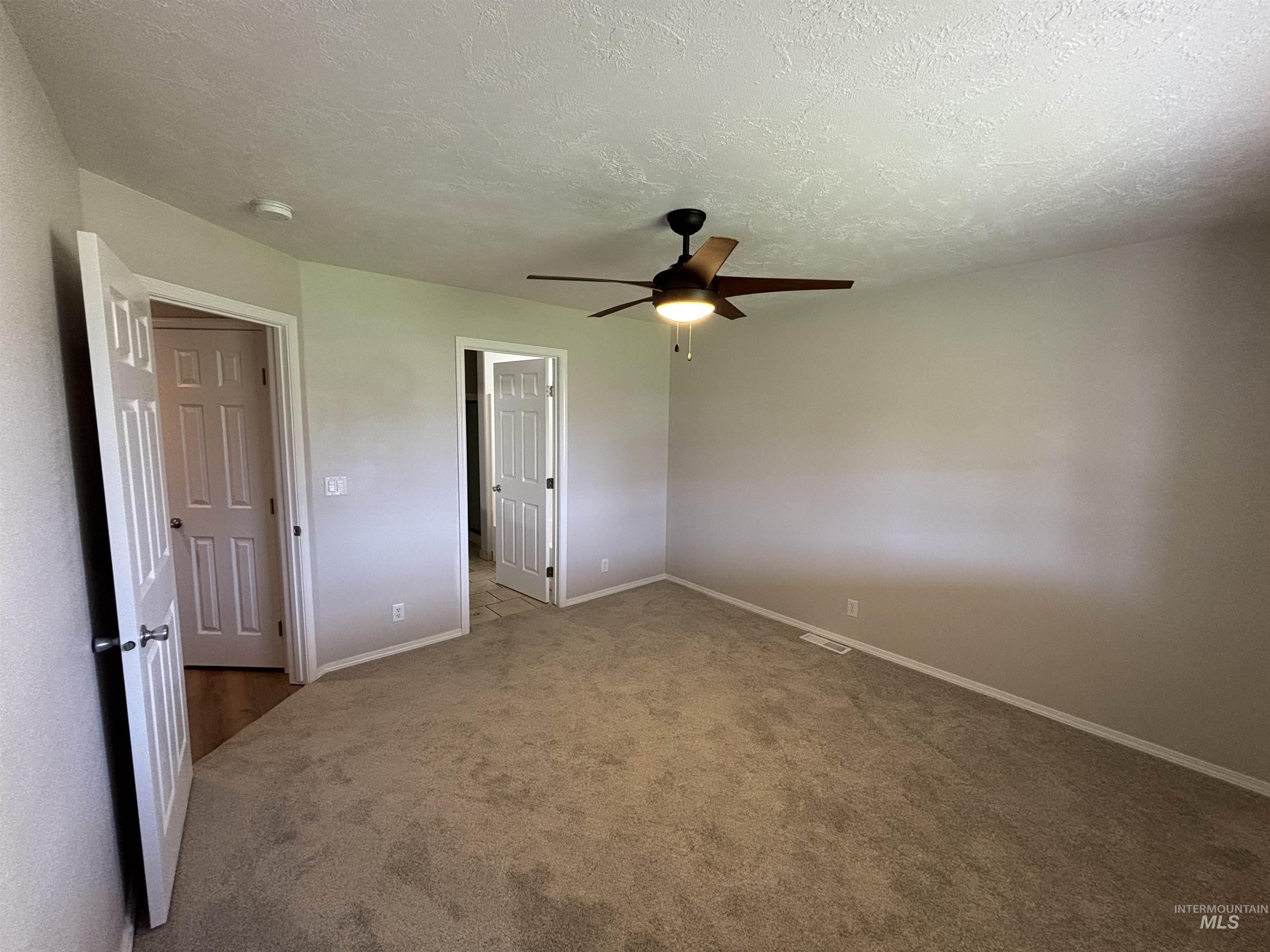 1190 Nw Bluegrass Cr Property Photo 18