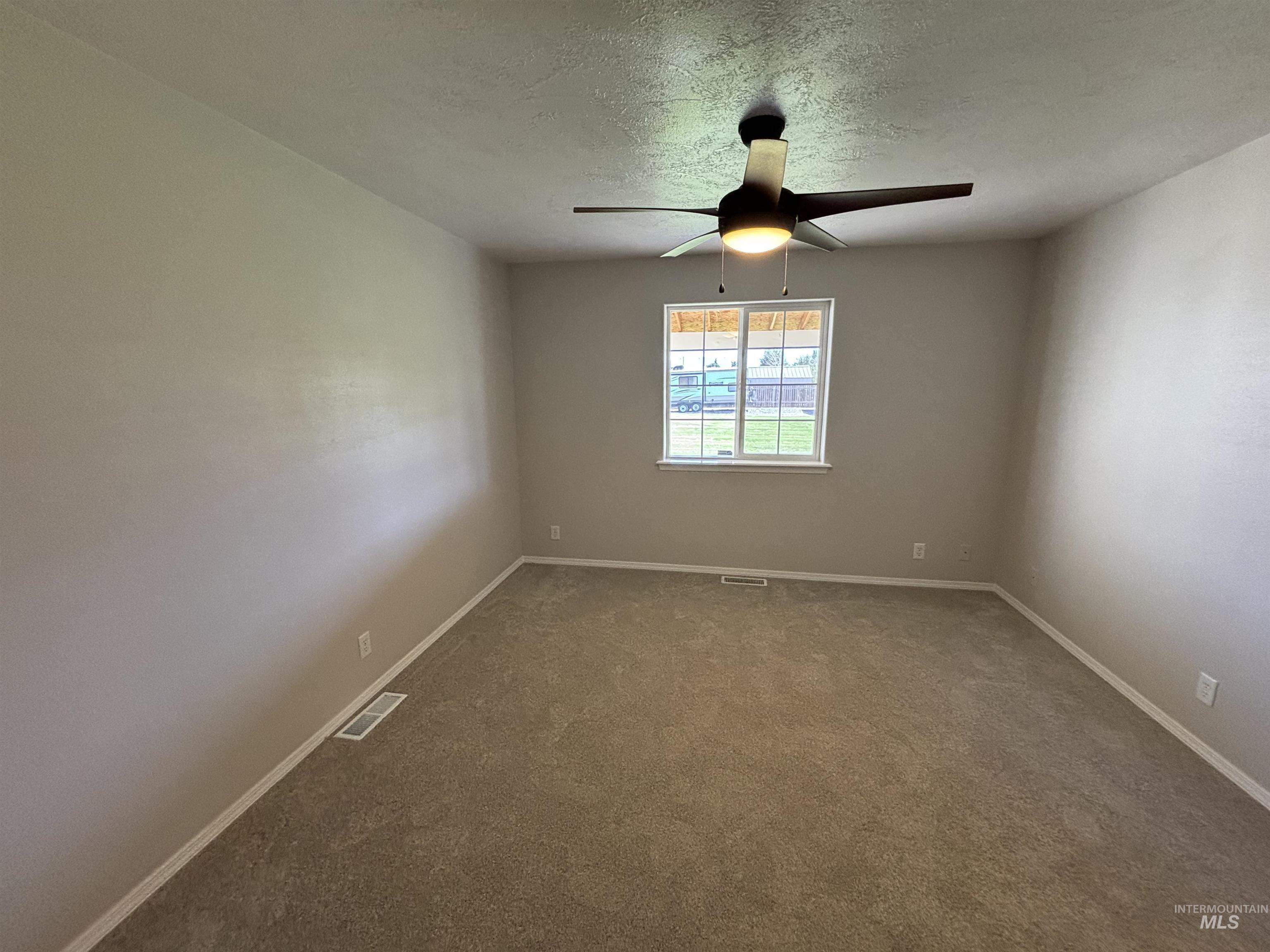 1190 Nw Bluegrass Cr Property Photo 19