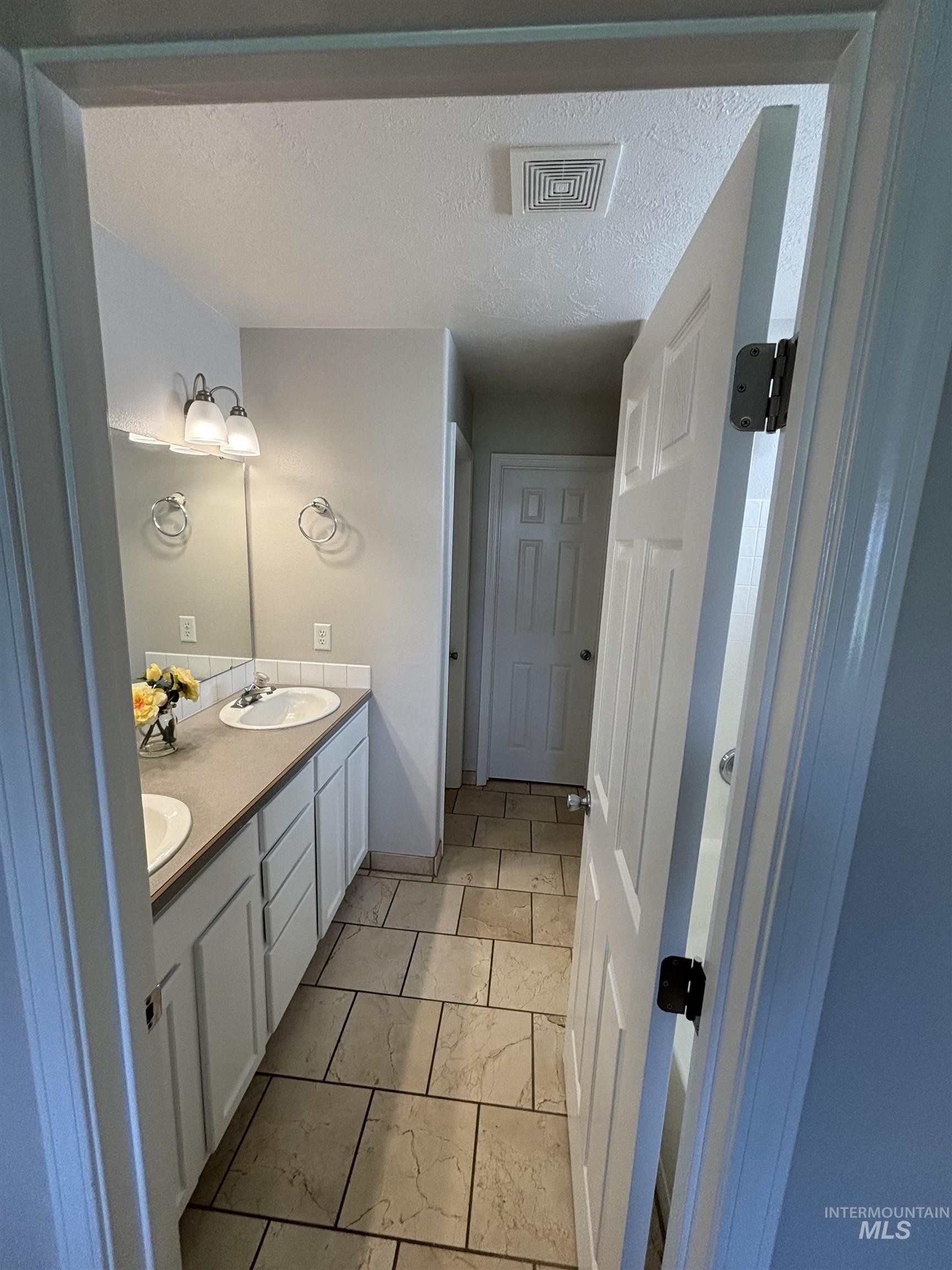 1190 Nw Bluegrass Cr Property Photo 20