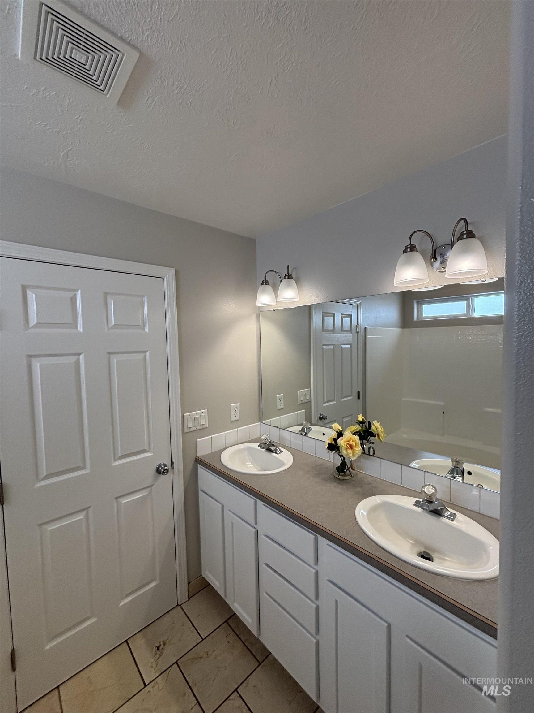 1190 Nw Bluegrass Cr Property Photo 22