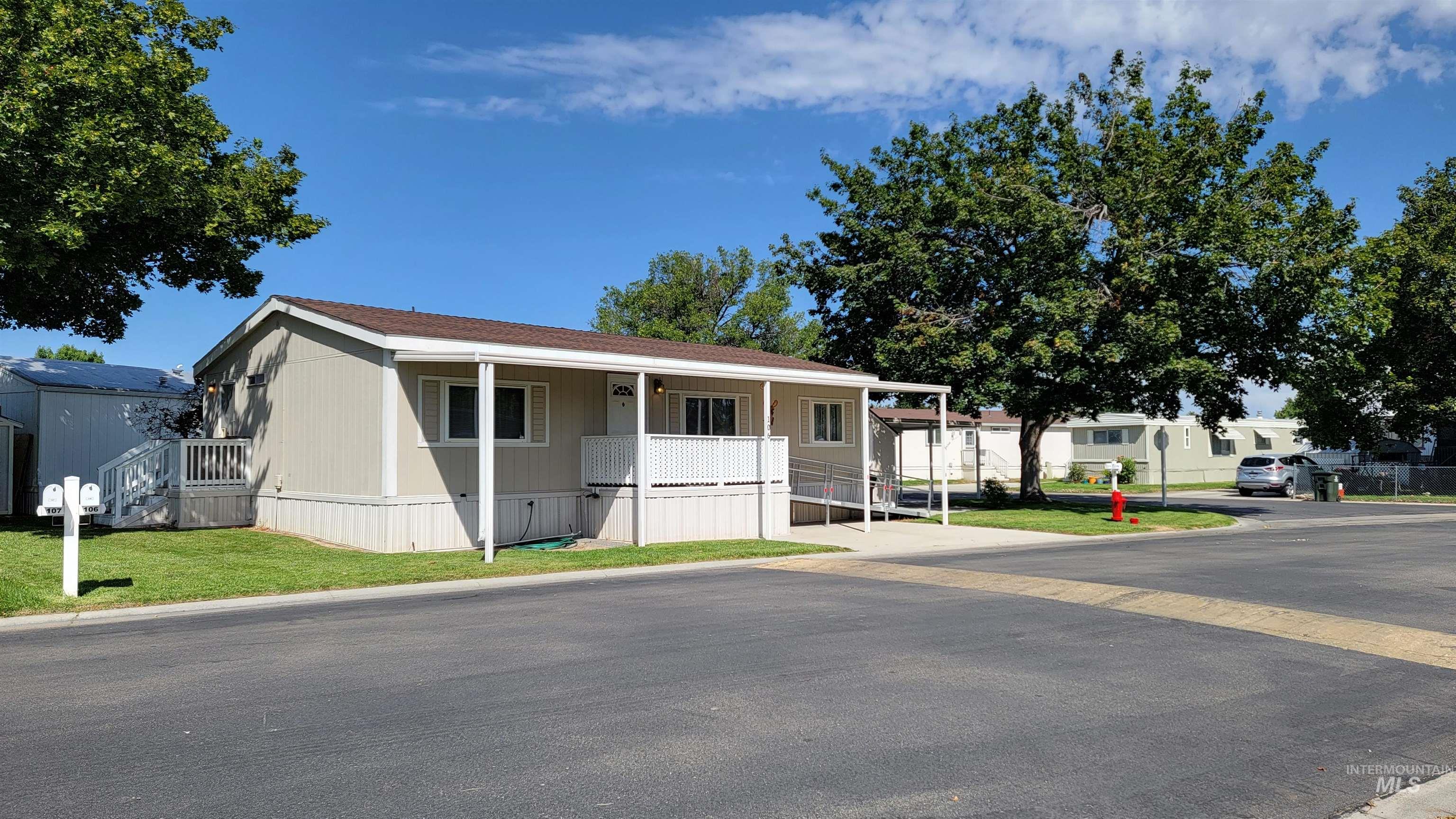 700 E Fairview Ave Property Photo 1