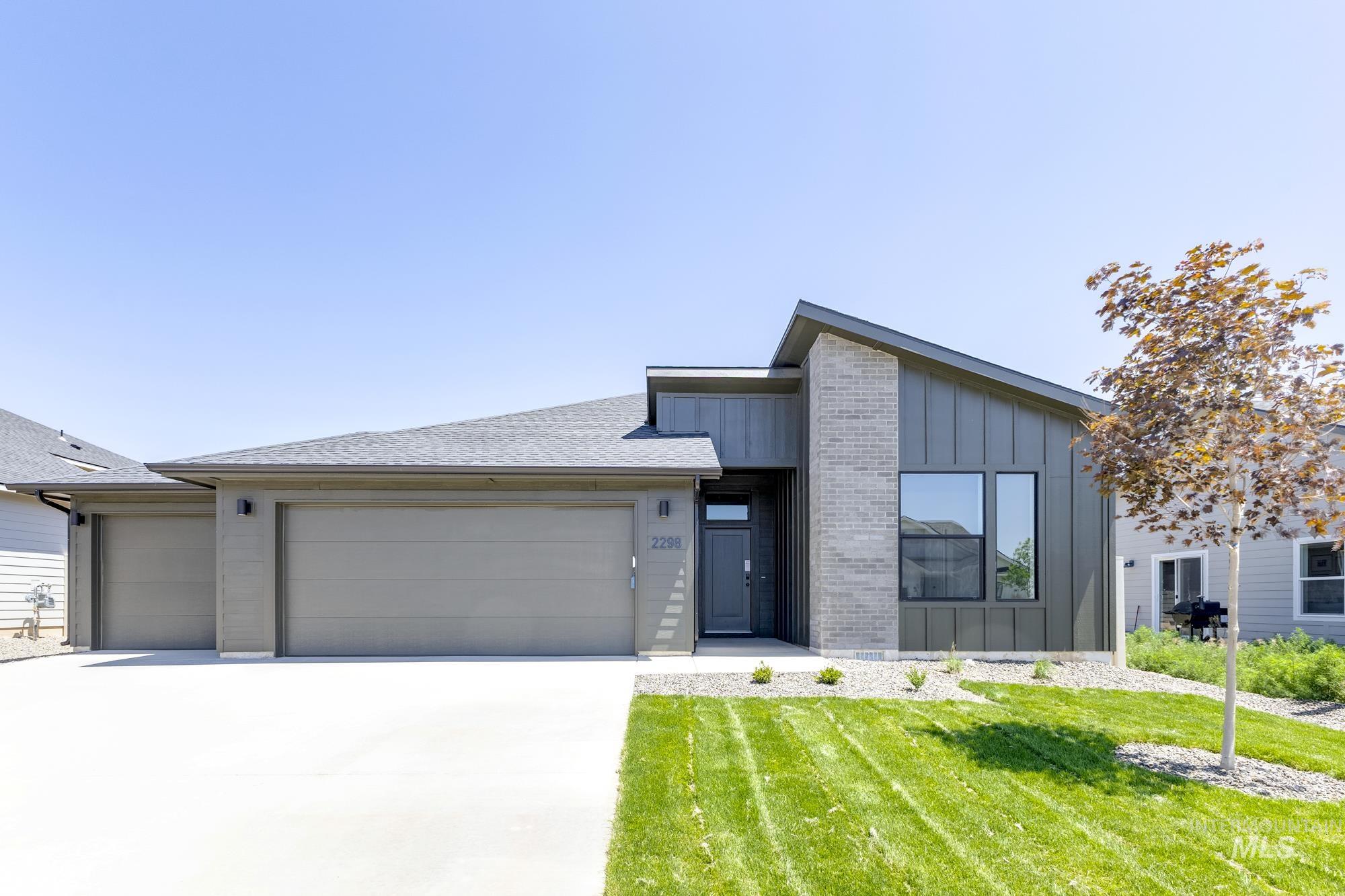 10532 W Tinder St Property Photo 1