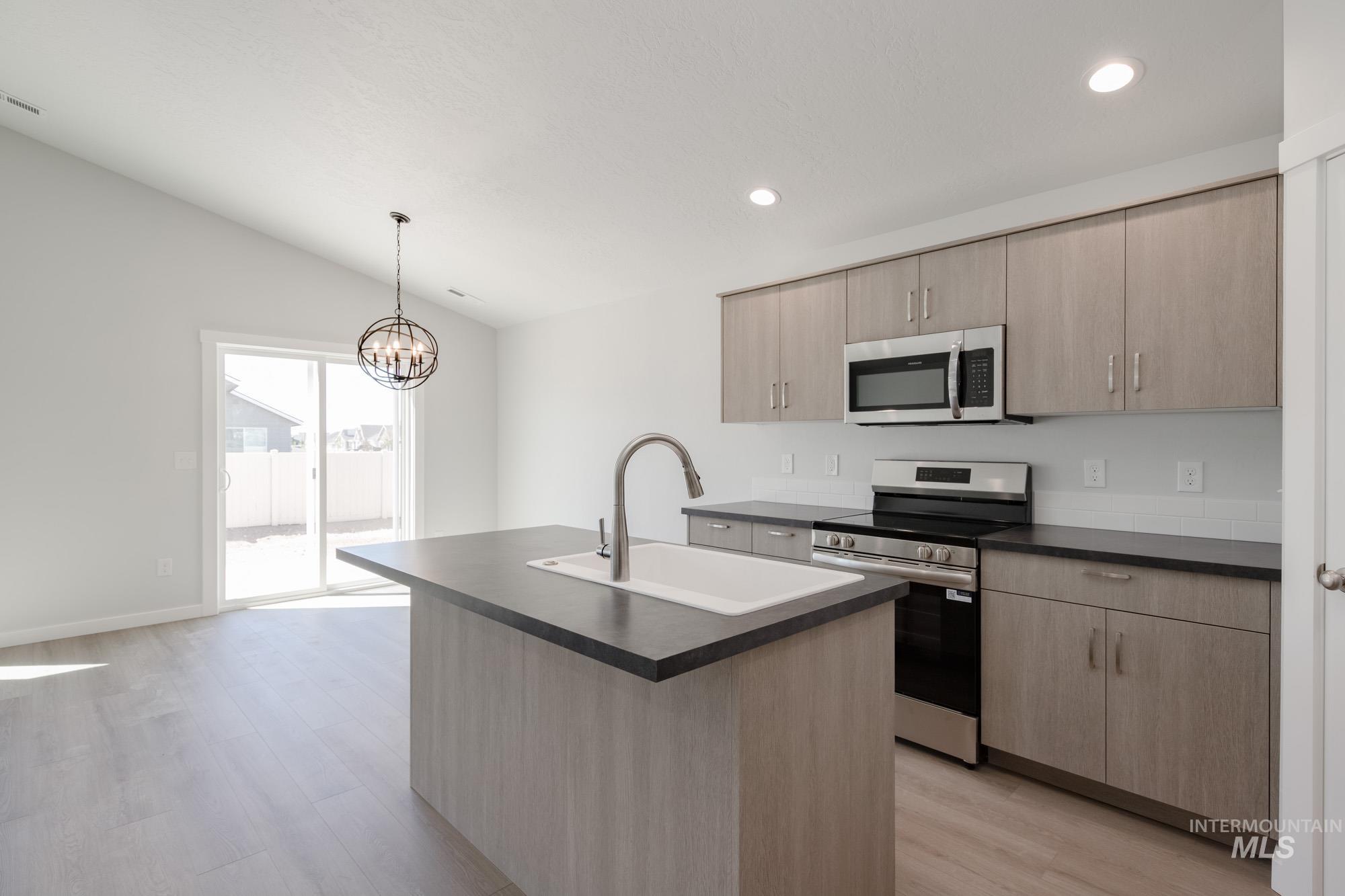 9147 W White Jasmine Ct Property Photo 4