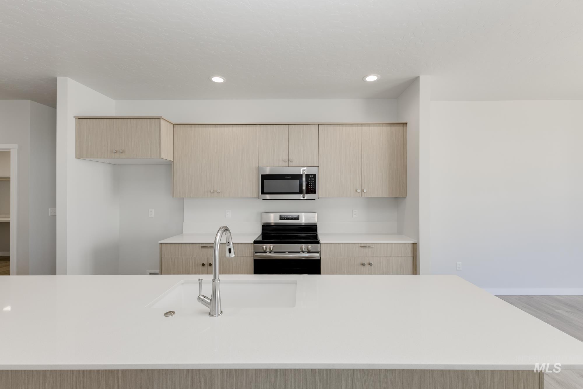 684 W Striped Owl St Property Photo 4