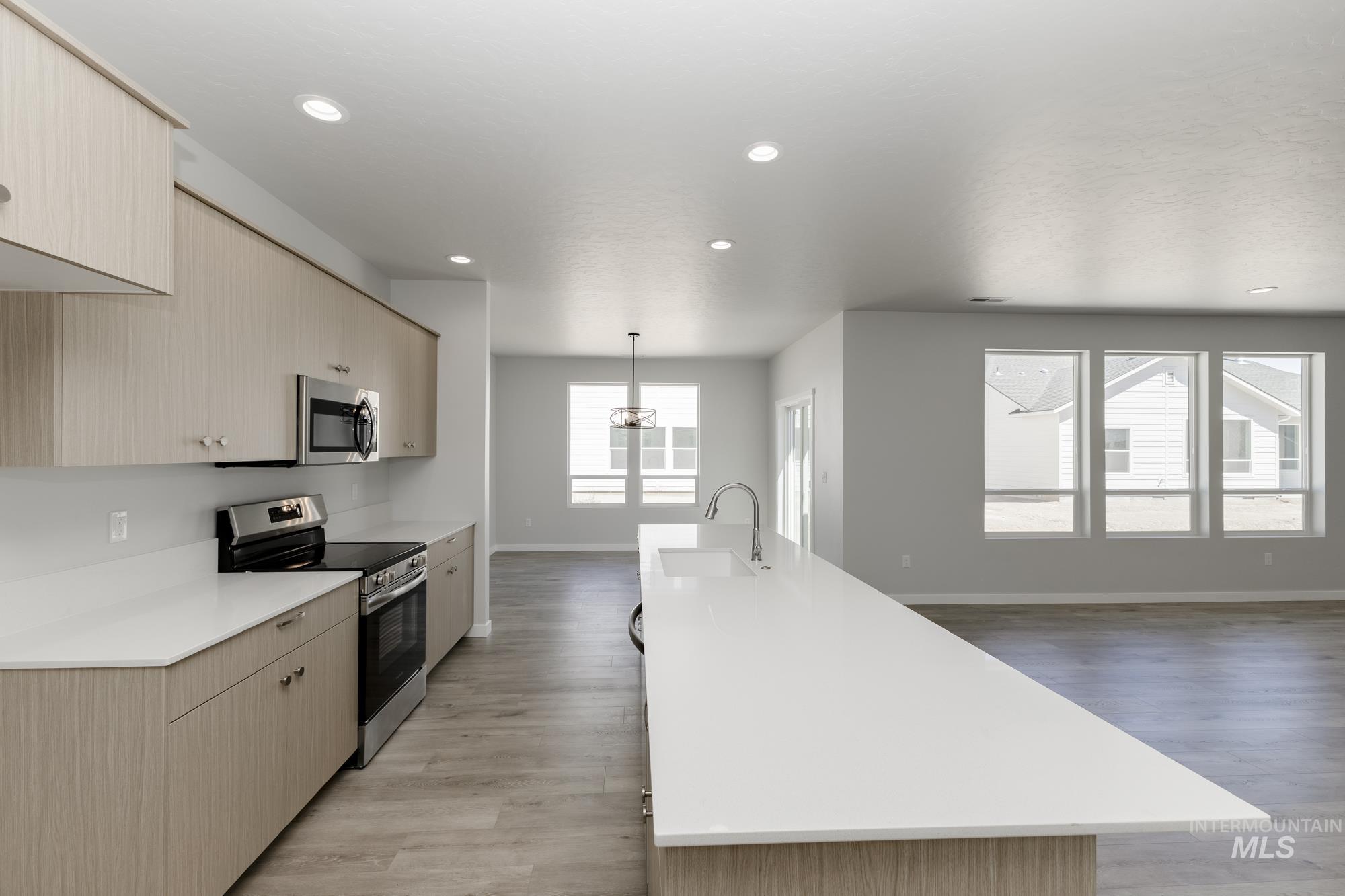 684 W Striped Owl St Property Photo 5