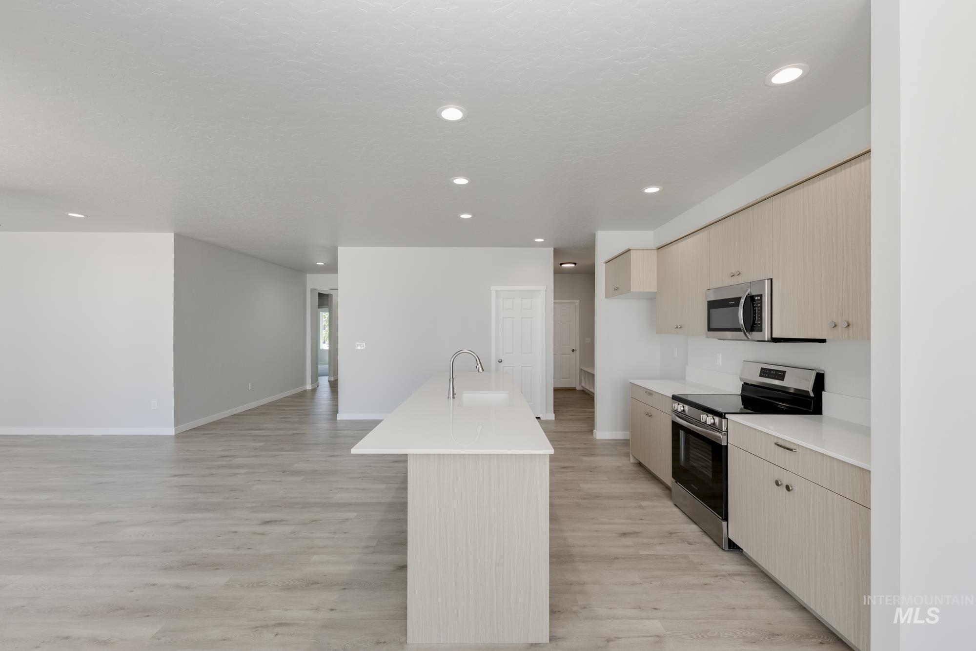 684 W Striped Owl St Property Photo 6