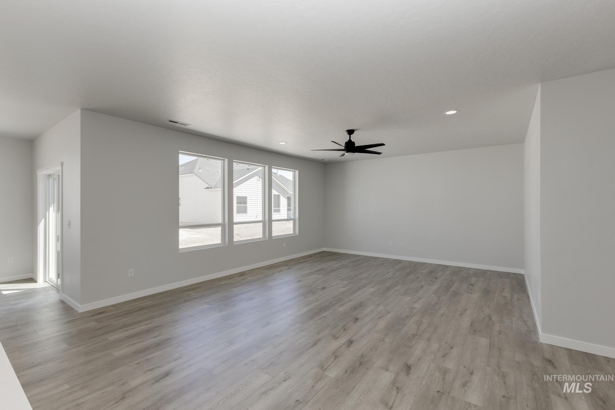 684 W Striped Owl St Property Photo 8