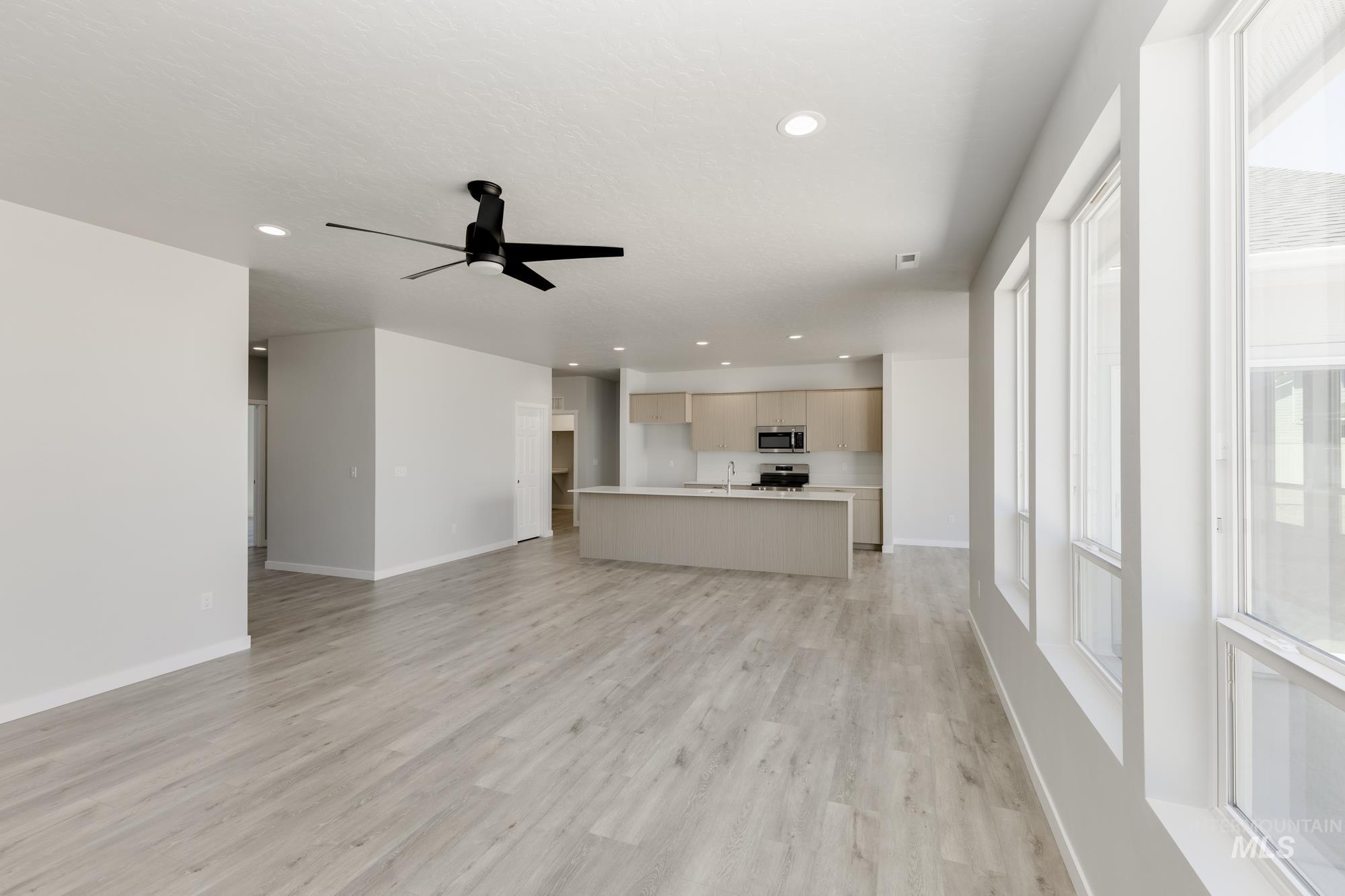 684 W Striped Owl St Property Photo 10